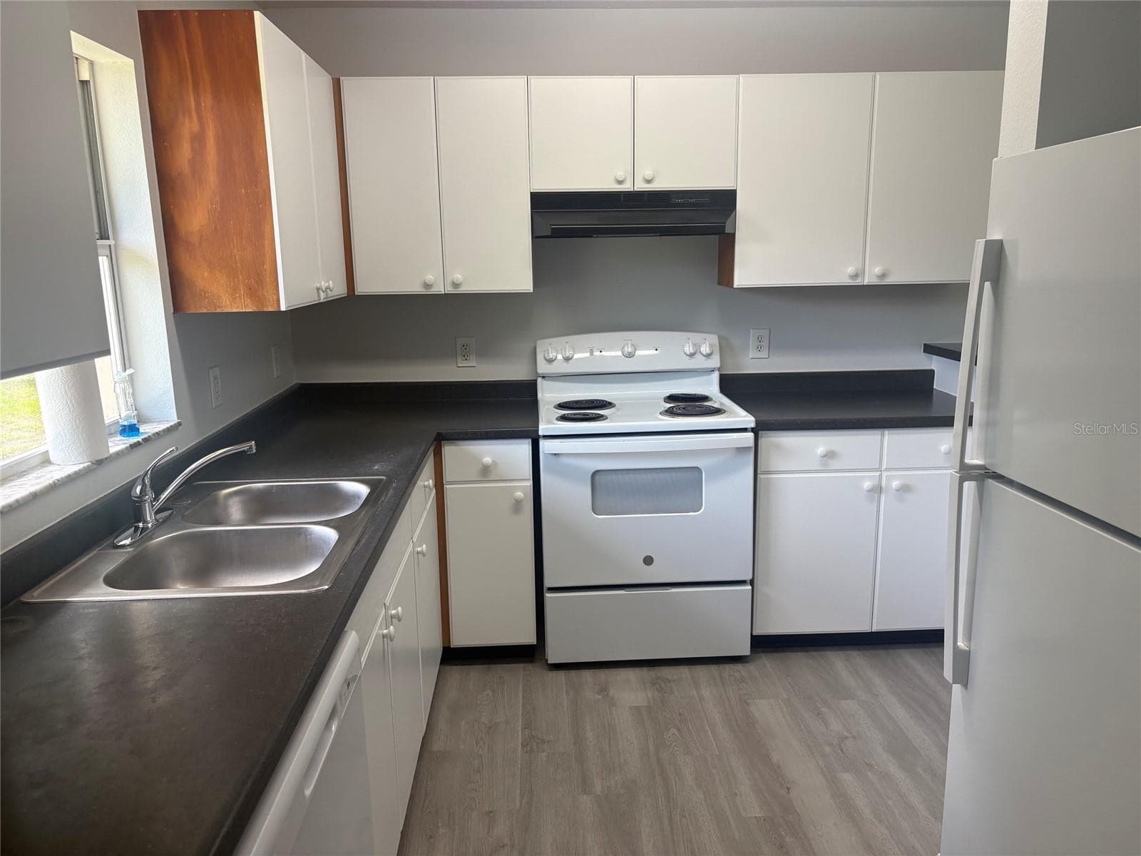 Good size kitchen real wood cabinets as well. - 607 2ND ST NW, RUSKIN
