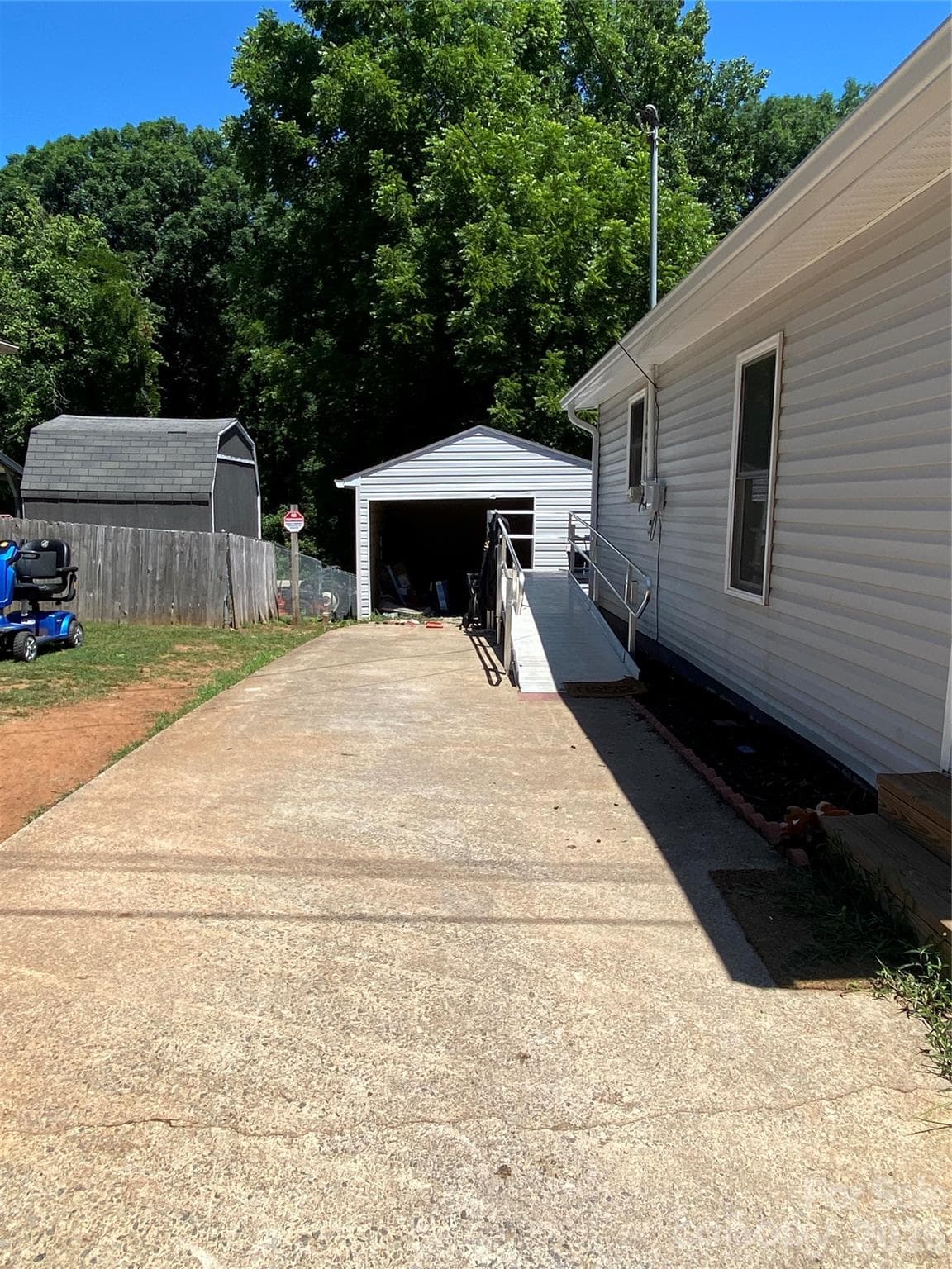 Single Family Residence at 604 Peden Street, North Wilkesboro, photo 4 of 18
