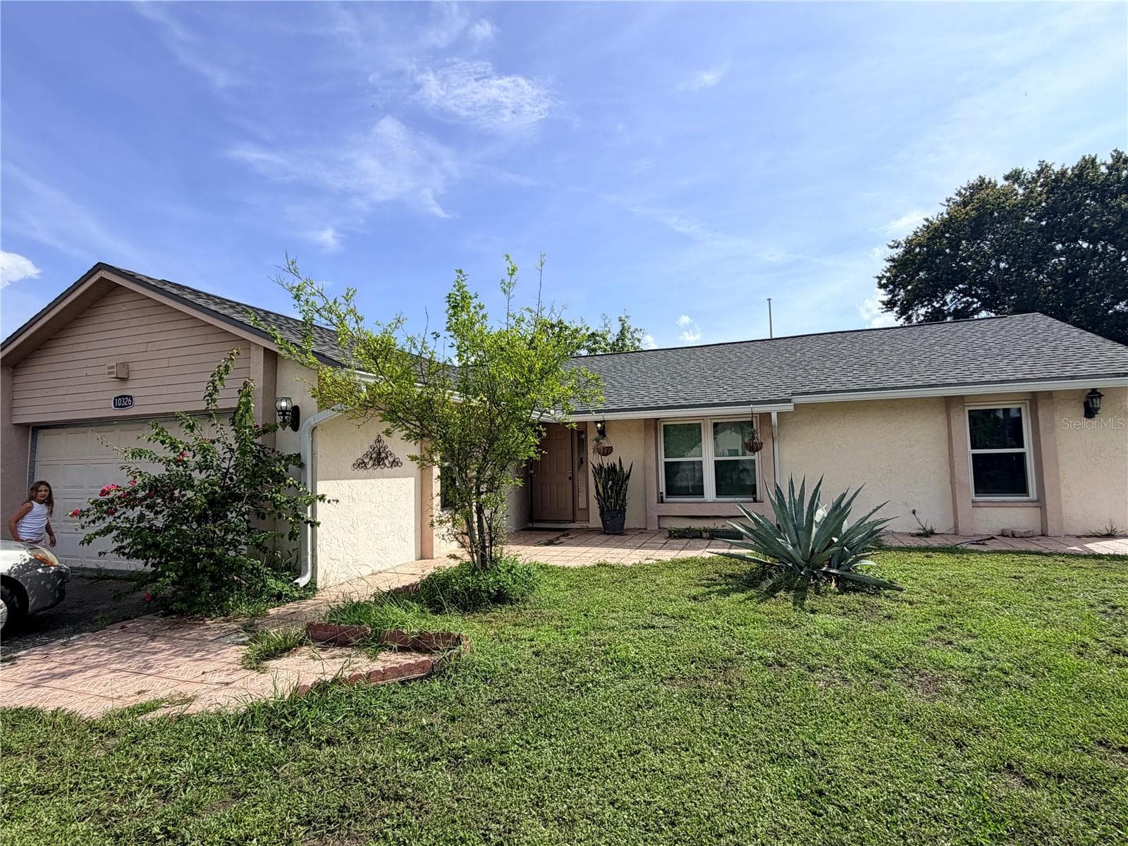 Single Family Residence at 10326 OUT ISLAND DR, TAMPA, photo 2 of 41