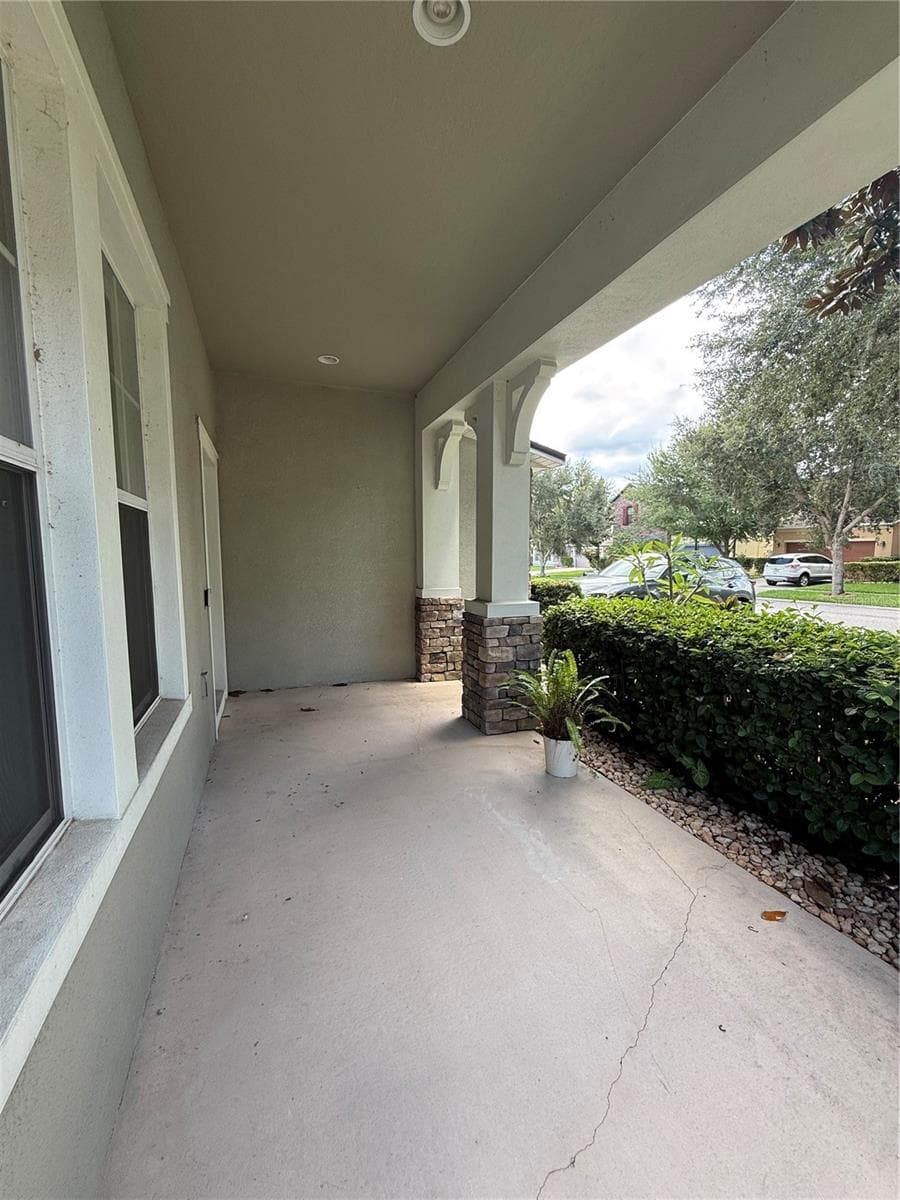 Single Family Residence at 422 WESTCHESTER HILLS LN, VALRICO, photo 7 of 56