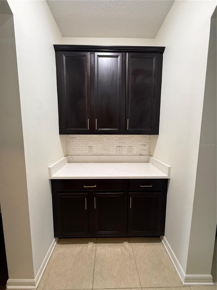 Single Family Residence at 422 WESTCHESTER HILLS LN, VALRICO, photo 11 of 56