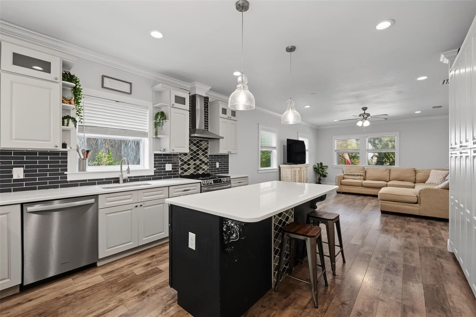 Single Family Residence at 170 E SPRUCE ST, TARPON SPRINGS, photo 20 of 51