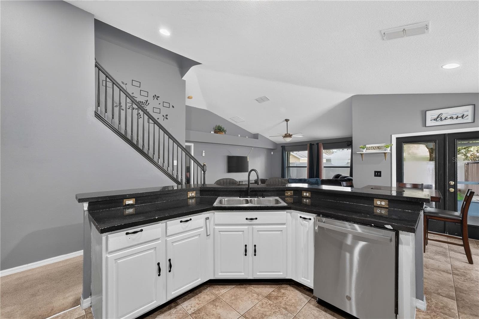 Single Family Residence at 2020 BRIARCLIFF CIR, MOUNT DORA, photo 13 of 30