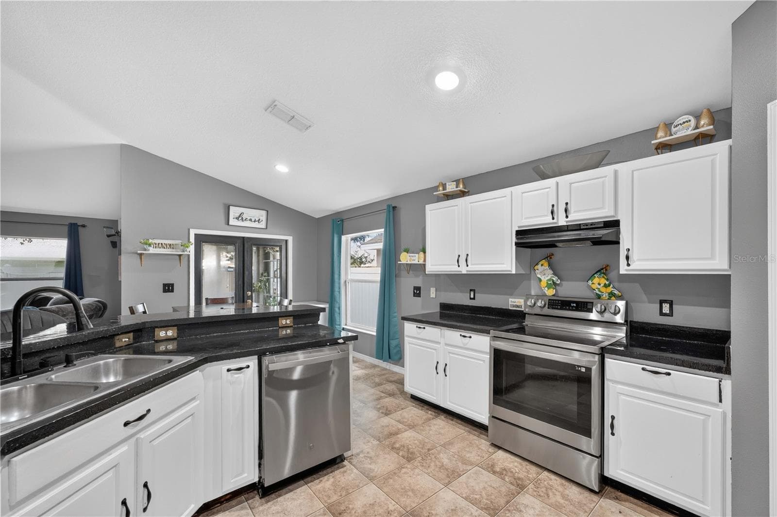 Single Family Residence at 2020 BRIARCLIFF CIR, MOUNT DORA, photo 14 of 30