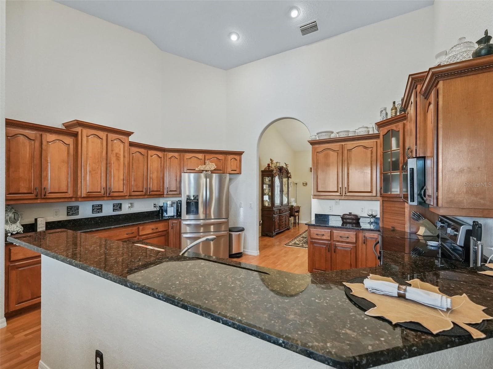 Beautiful Wood Cabinetry - 9926 SE SUNSET HARBOR RD, SUMMERFIELD
