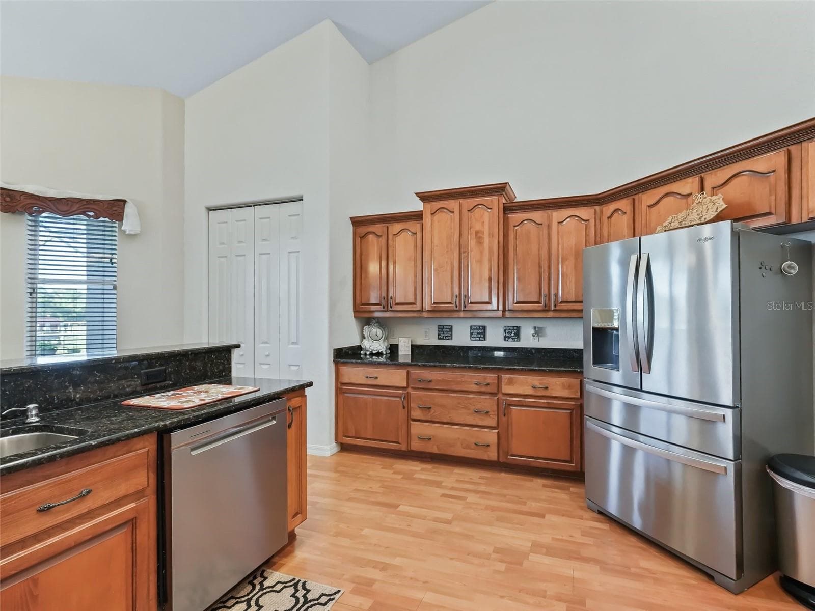 Pantry & Stainless-Steel Appliances!!! - 9926 SE SUNSET HARBOR RD, SUMMERFIELD