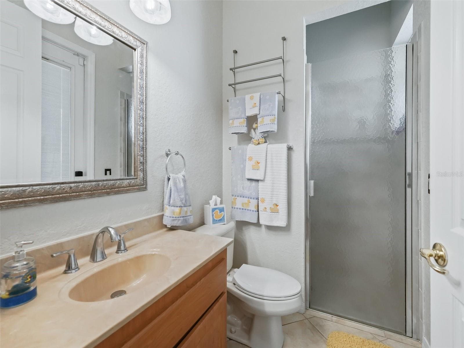 Bathroom 3 leads out to pool - 9926 SE SUNSET HARBOR RD, SUMMERFIELD