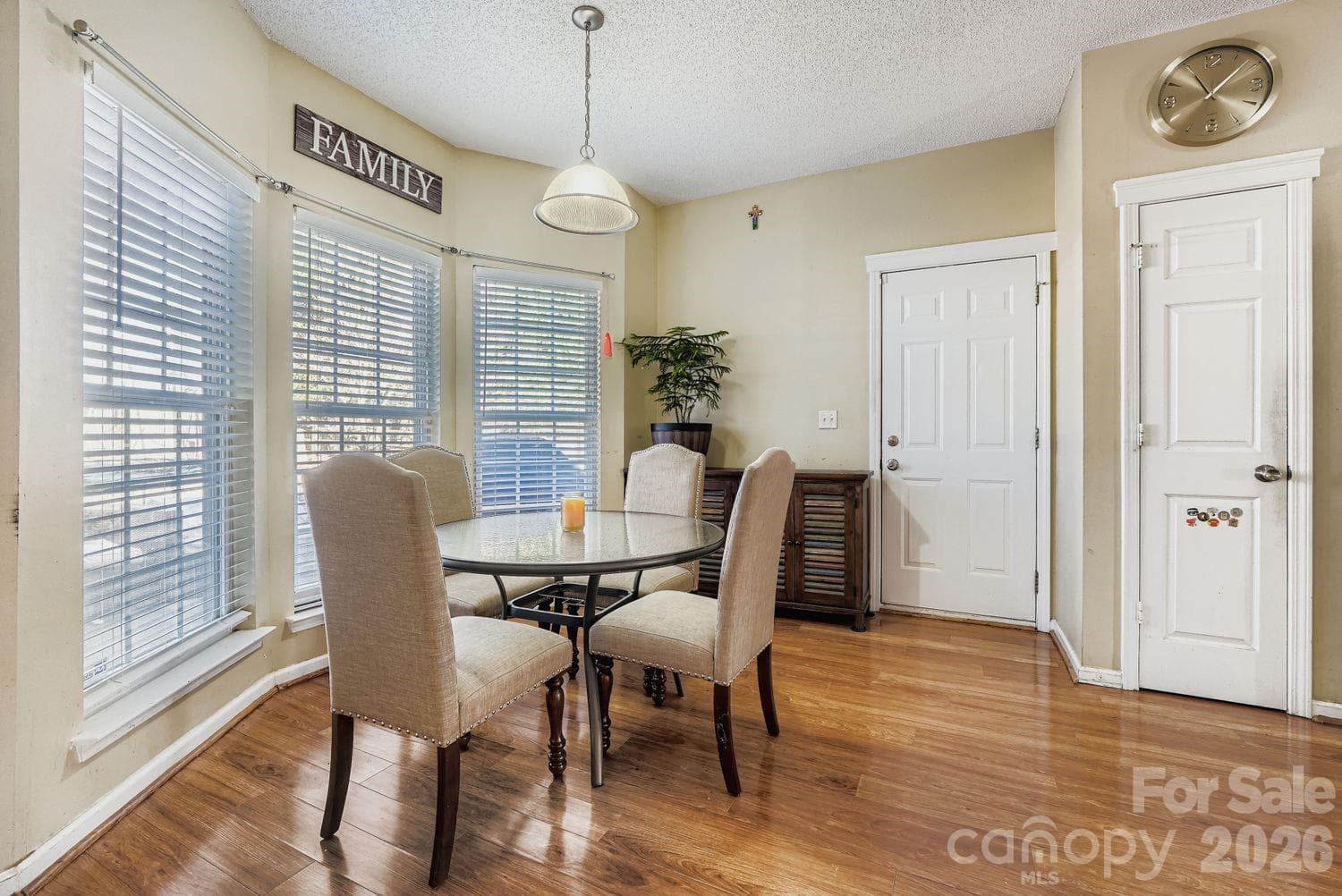 Dining Area - Charlotte