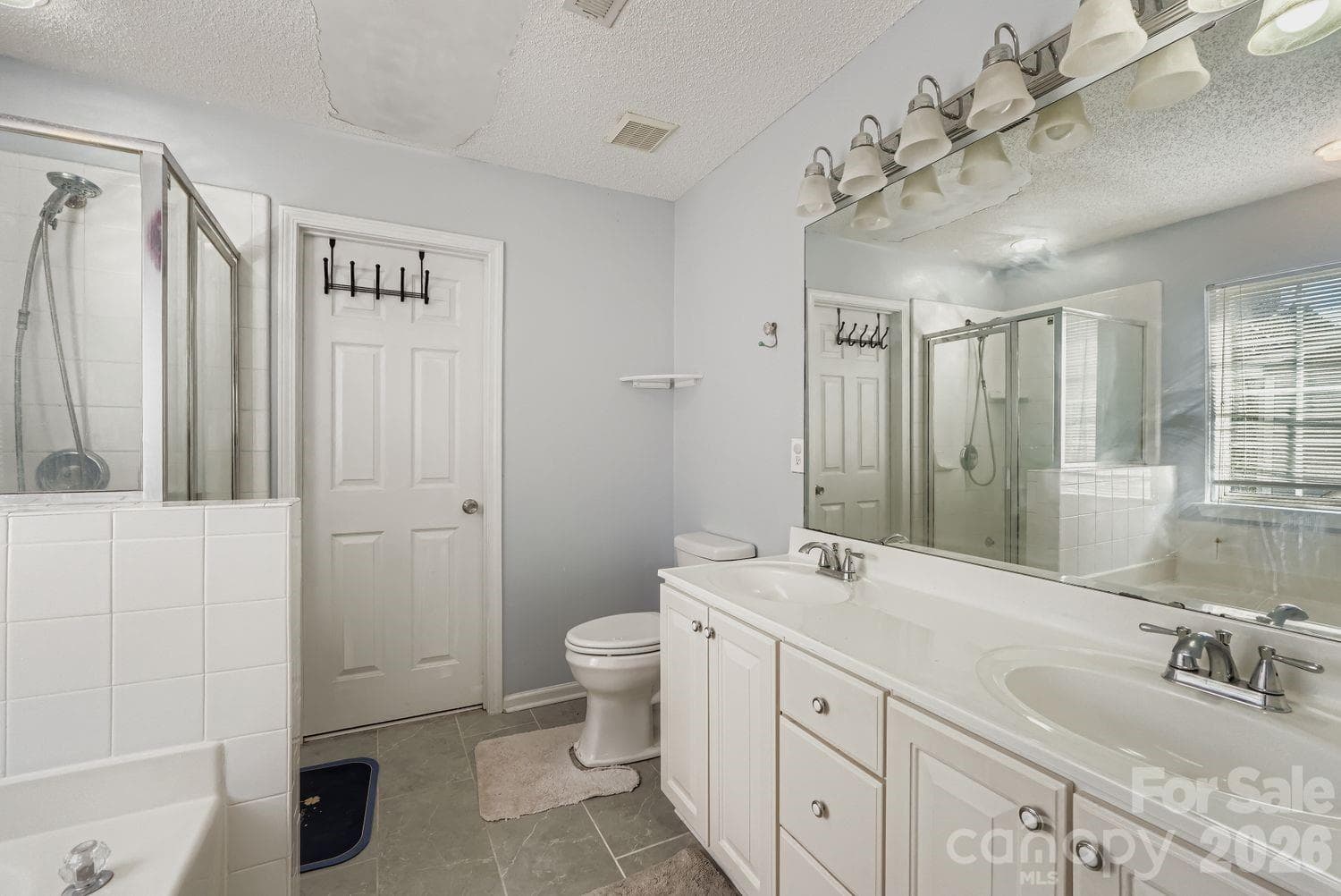 Bathroom - Charlotte