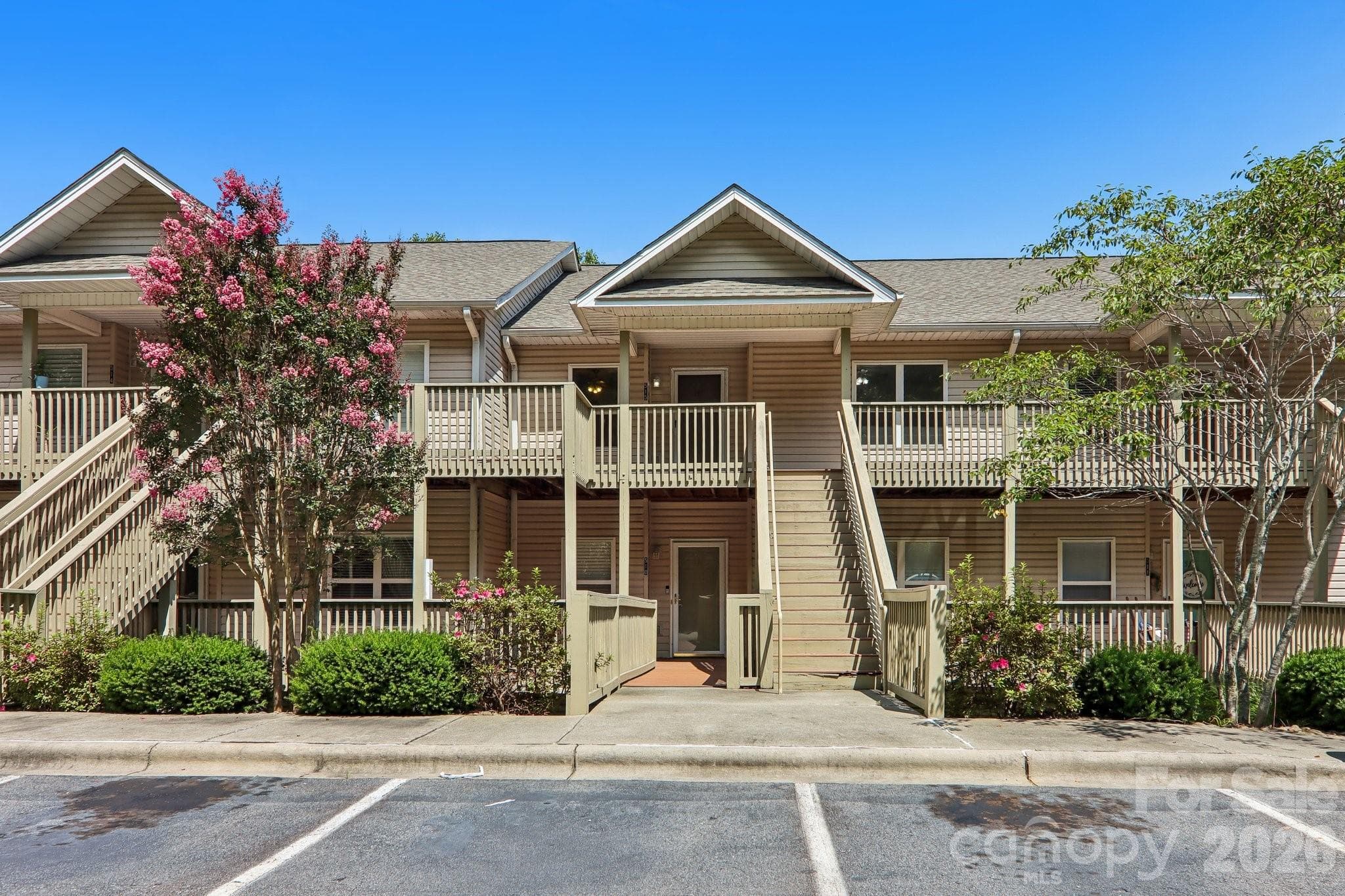 Condominium at Arden, photo 2 of 24