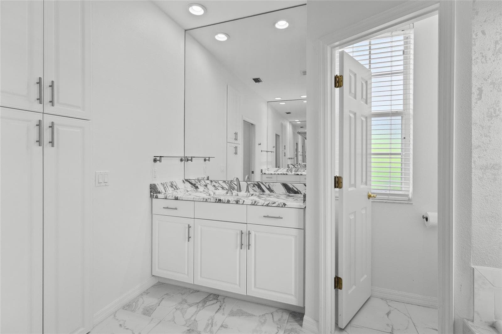Single Family Residence at 3732 COUNTRYSIDE RD, SARASOTA, photo 18 of 34