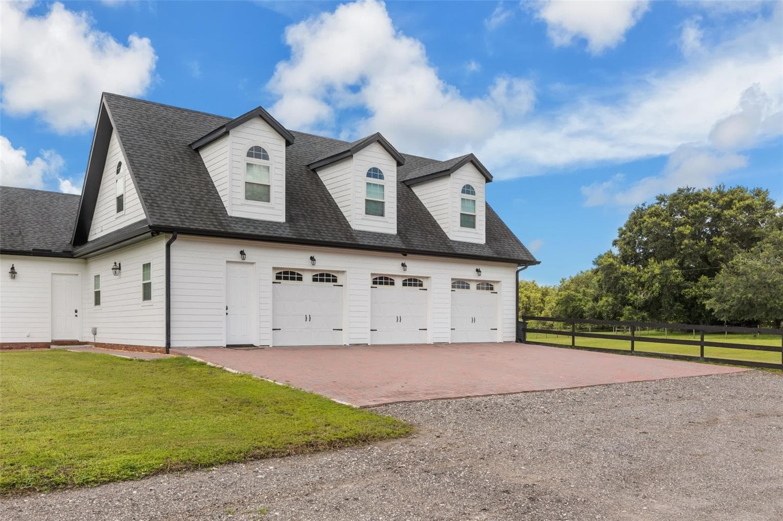 3 Car Garage with a 1 bedroom apartment above - 4510 PACKARD AVE, ST CLOUD