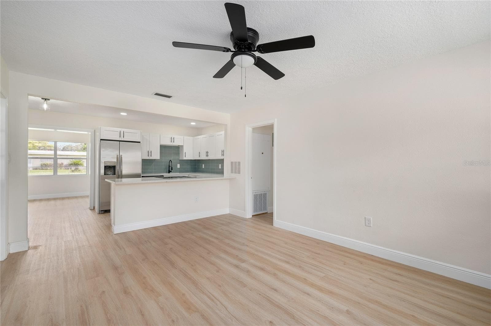 Single Family Residence at 3733 SURREY DR, ORLANDO, photo 15 of 61