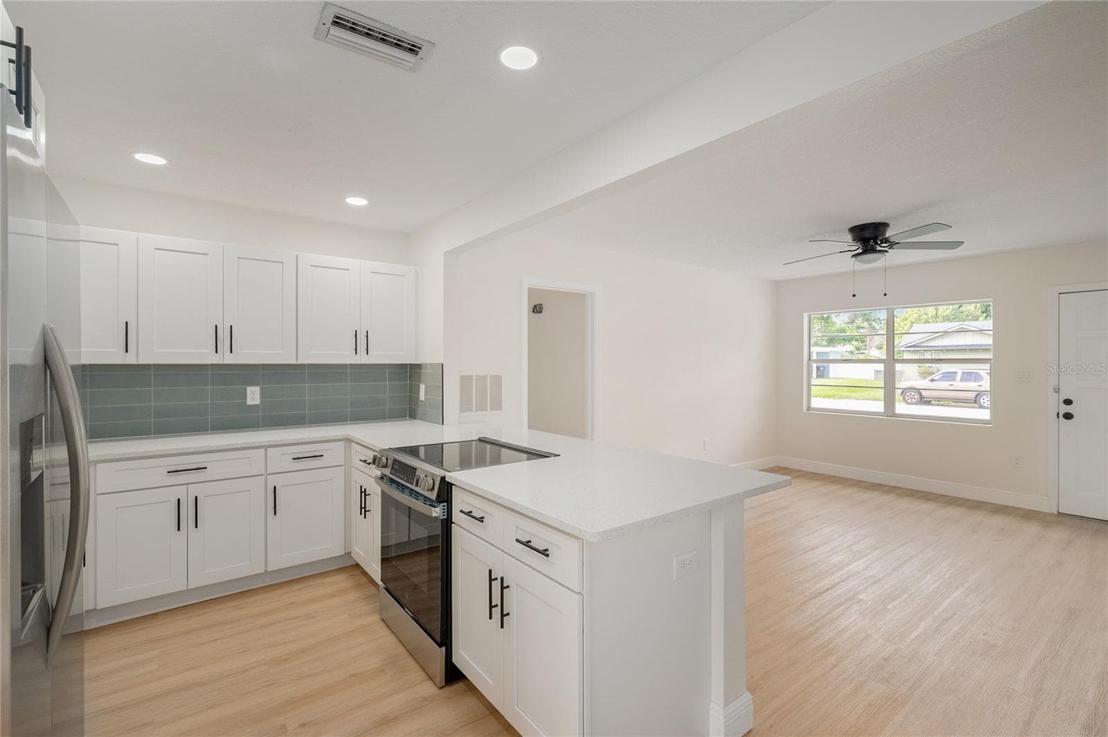 Single Family Residence at 3733 SURREY DR, ORLANDO, photo 12 of 61