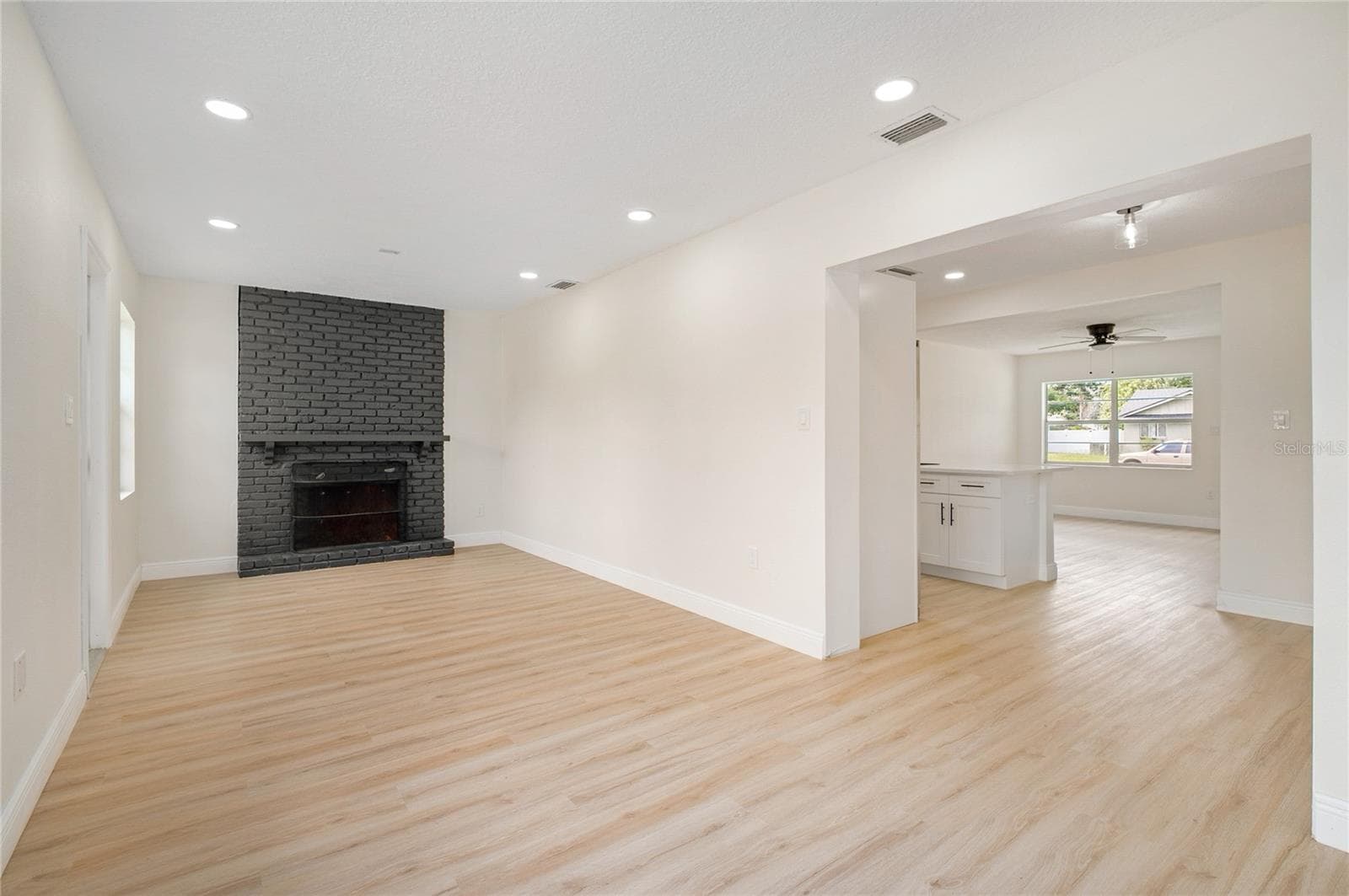 Single Family Residence at 3733 SURREY DR, ORLANDO, photo 18 of 61