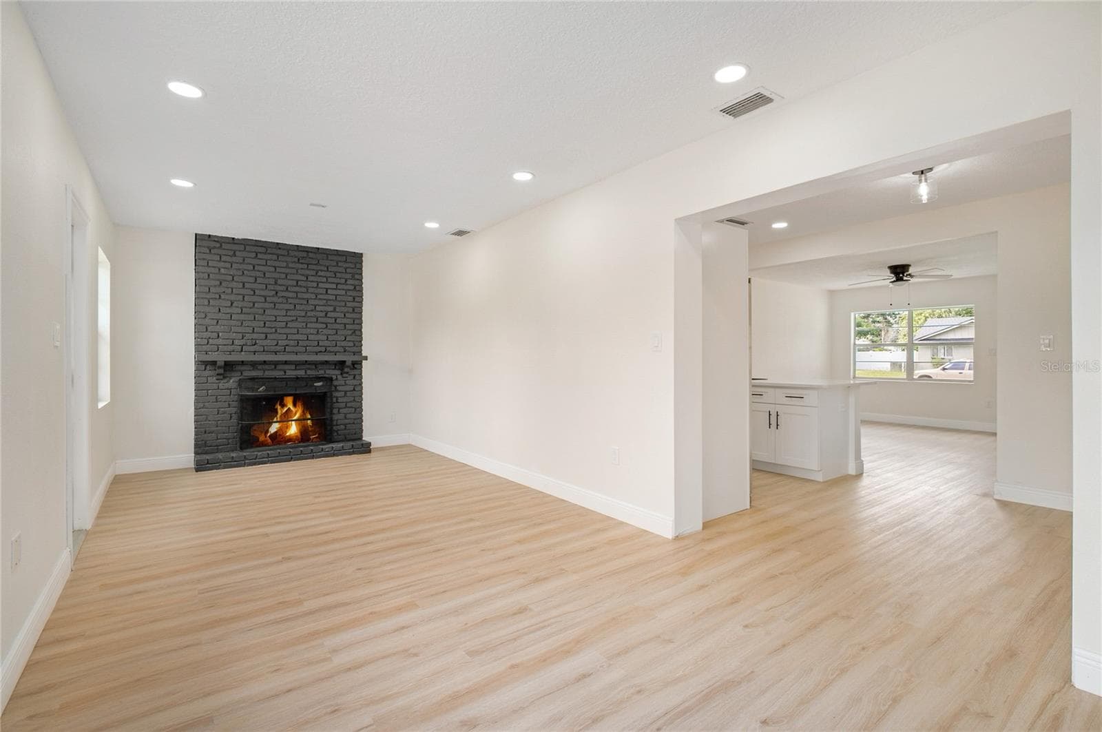 Single Family Residence at 3733 SURREY DR, ORLANDO, photo 19 of 61