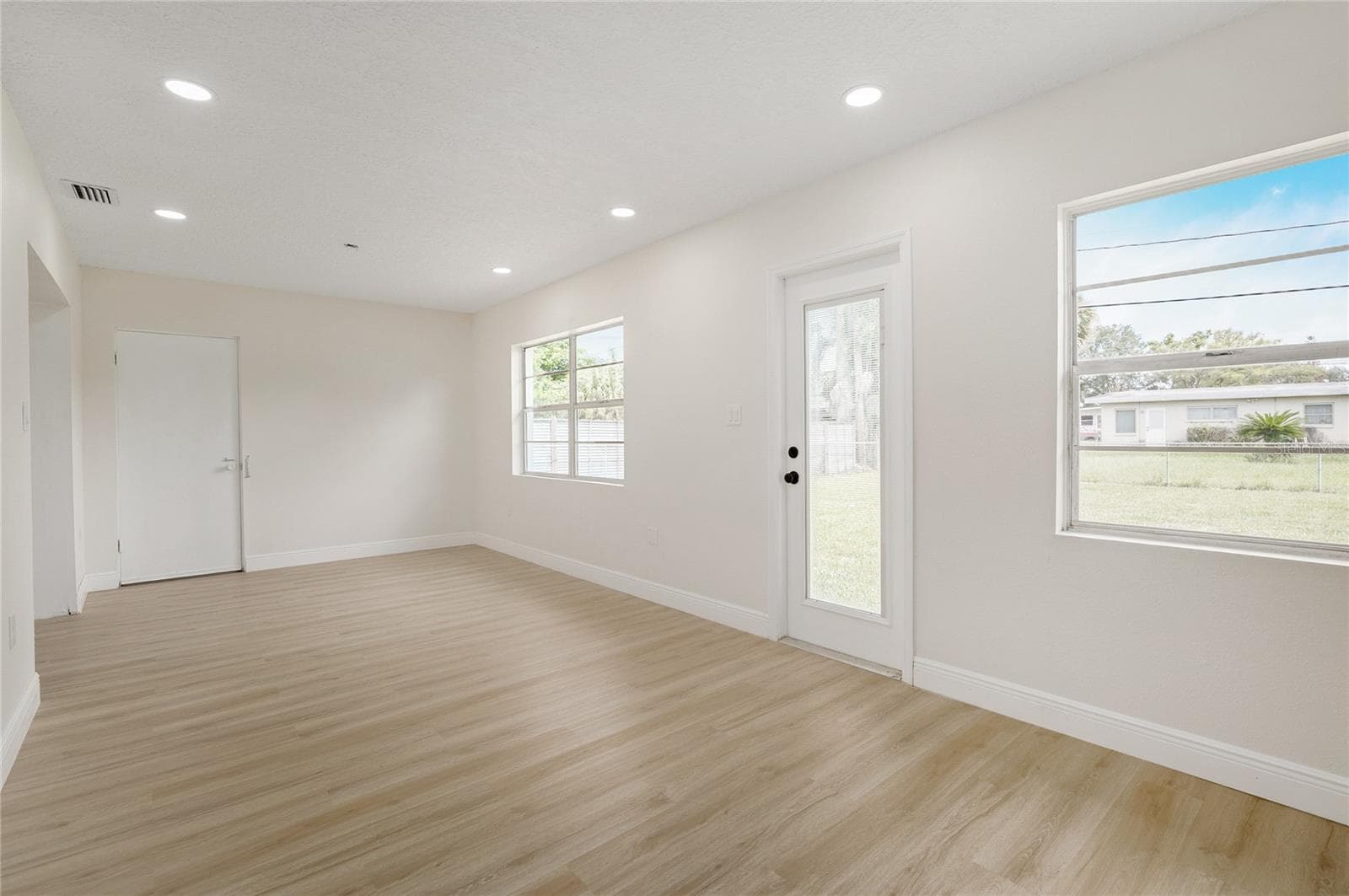 Single Family Residence at 3733 SURREY DR, ORLANDO, photo 20 of 61