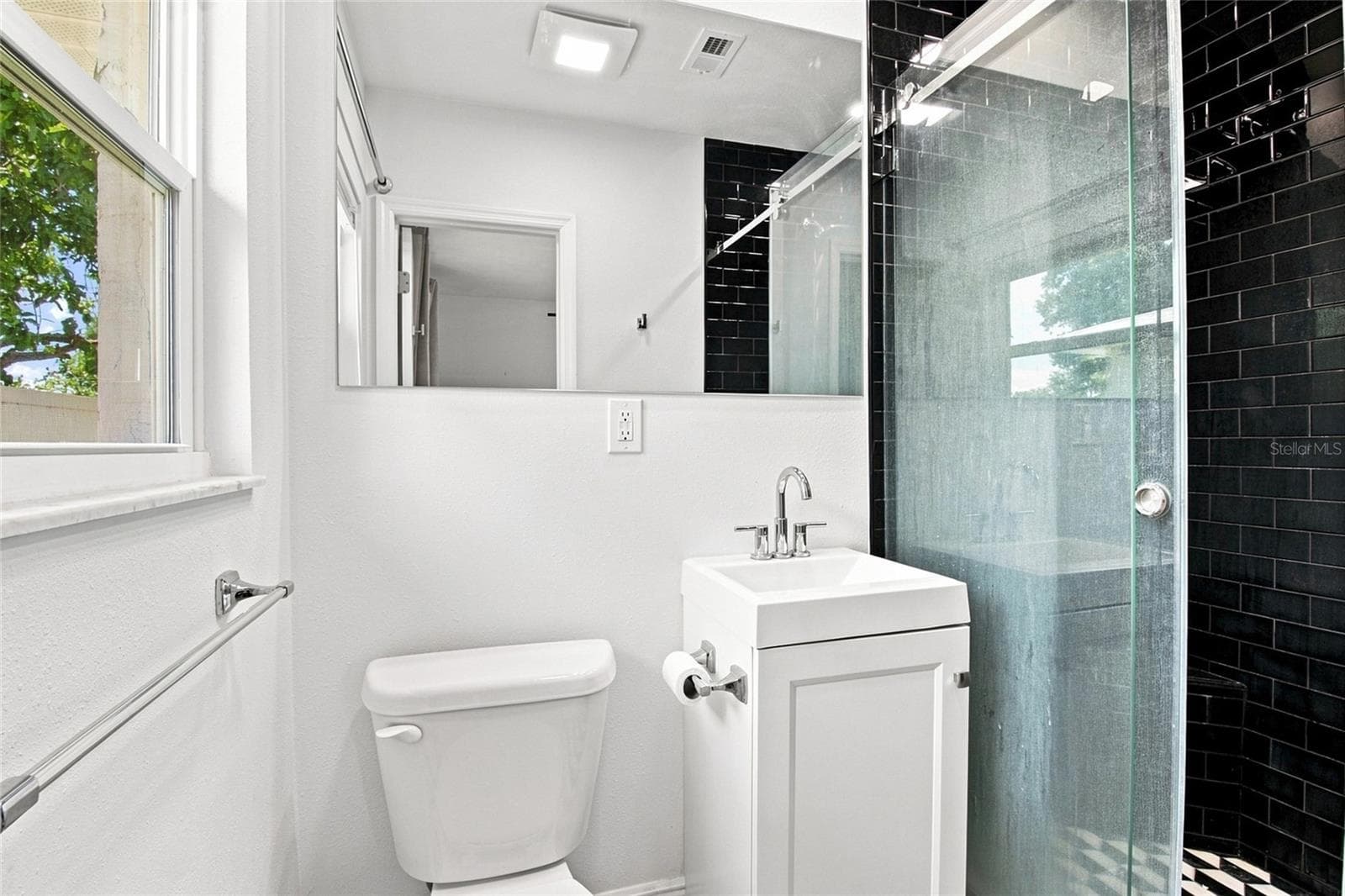 En-Suite Bathroom - 4100 18TH AVENUE N, ST PETERSBURG