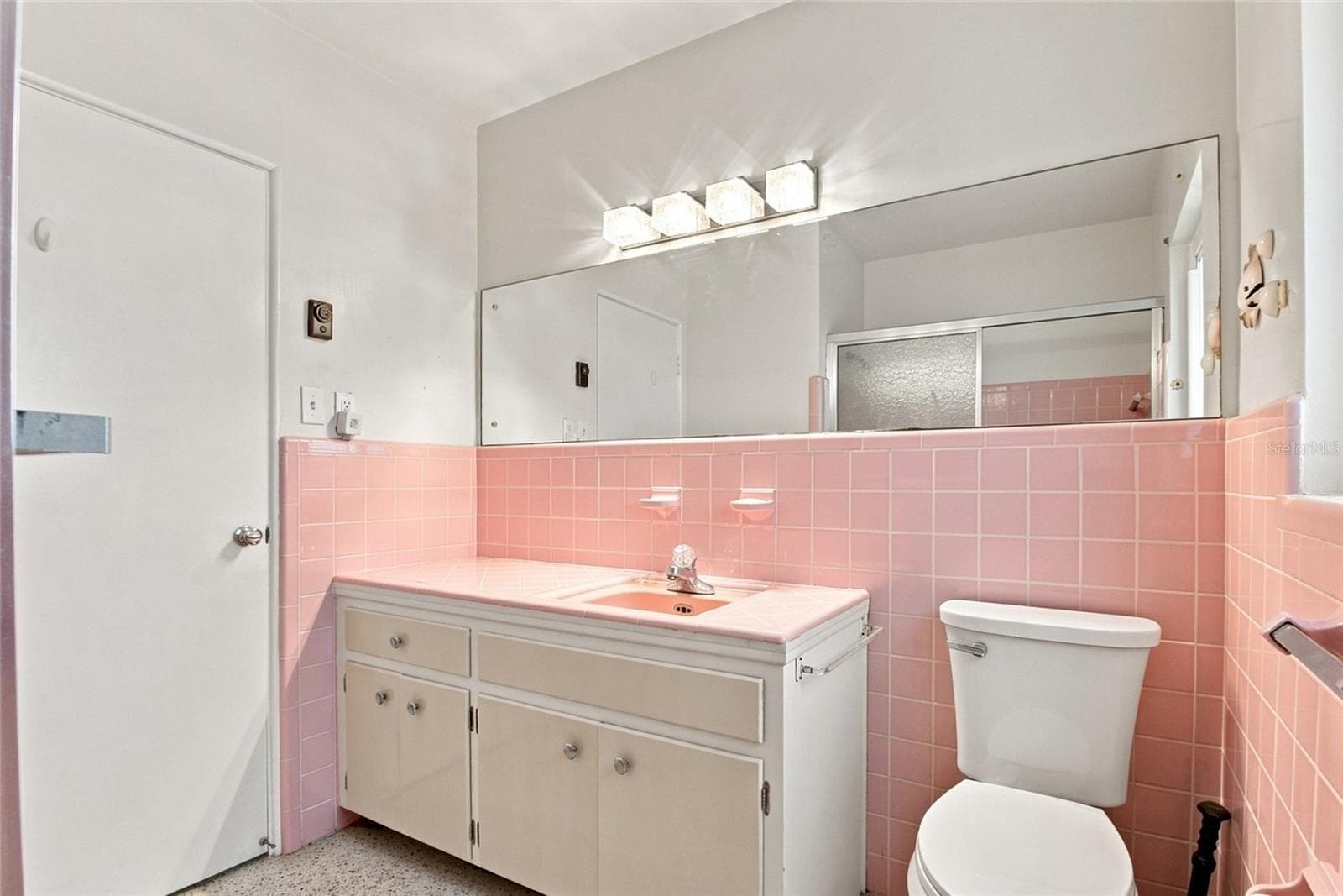 Hall Bathroom - 4100 18TH AVENUE N, ST PETERSBURG