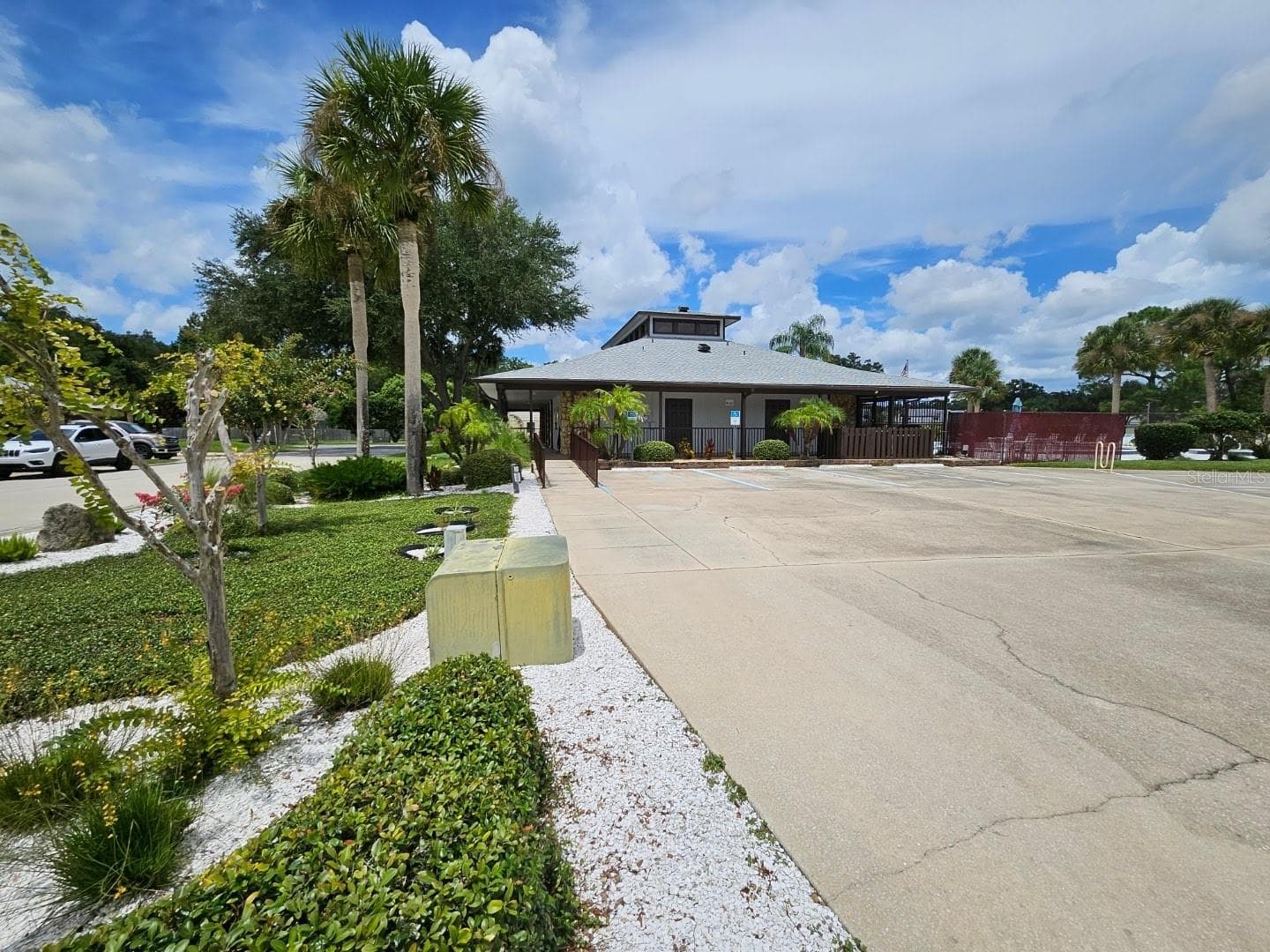clubhouse parking lot - 367 CASTLEWOOD LN, NEW SMYRNA BEACH