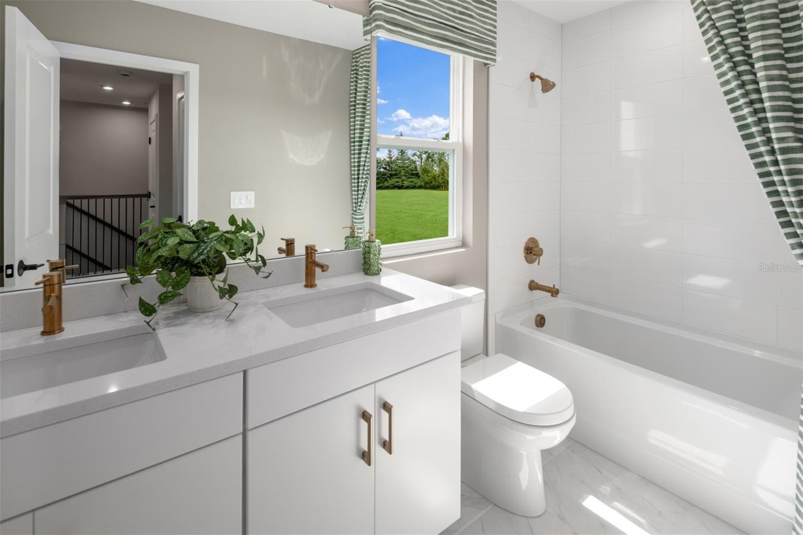 Meadowlark Landing Catalina II Model Bathroom 2 - 2832 CAMELLIA FLOWER ST, APOPKA