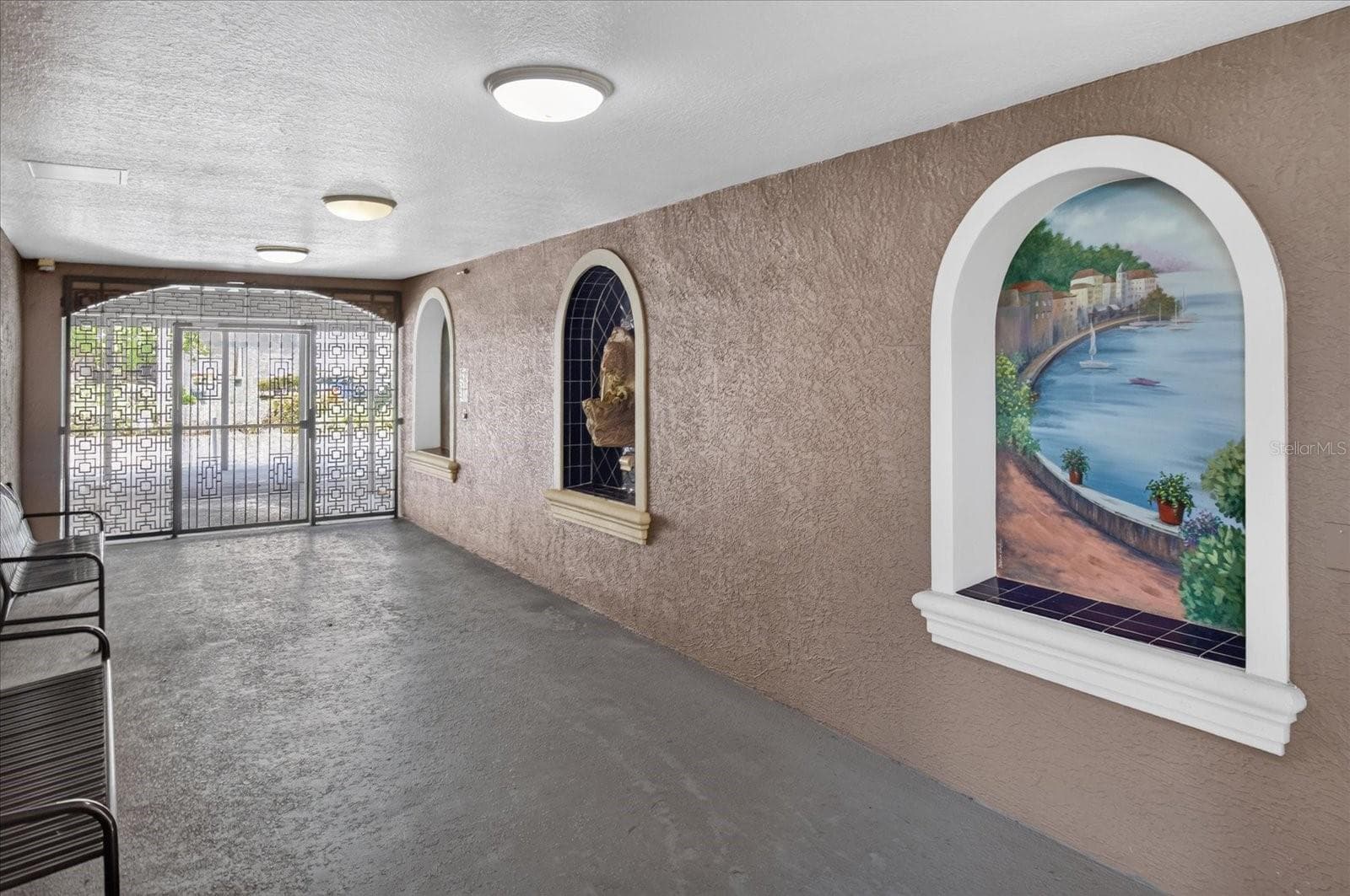 Corridor Inside the Gate - 6100 GULFPORT BLVD S #401, GULFPORT