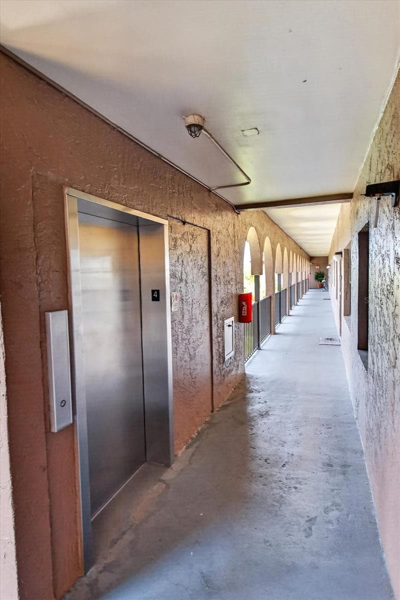 Corridor Inside the Gate - 6100 GULFPORT BLVD S #401, GULFPORT