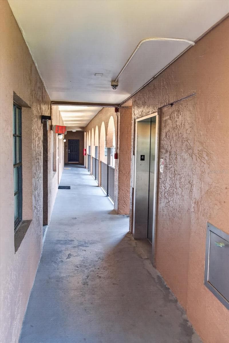 Corridor Inside the Gate - 6100 GULFPORT BLVD S #401, GULFPORT