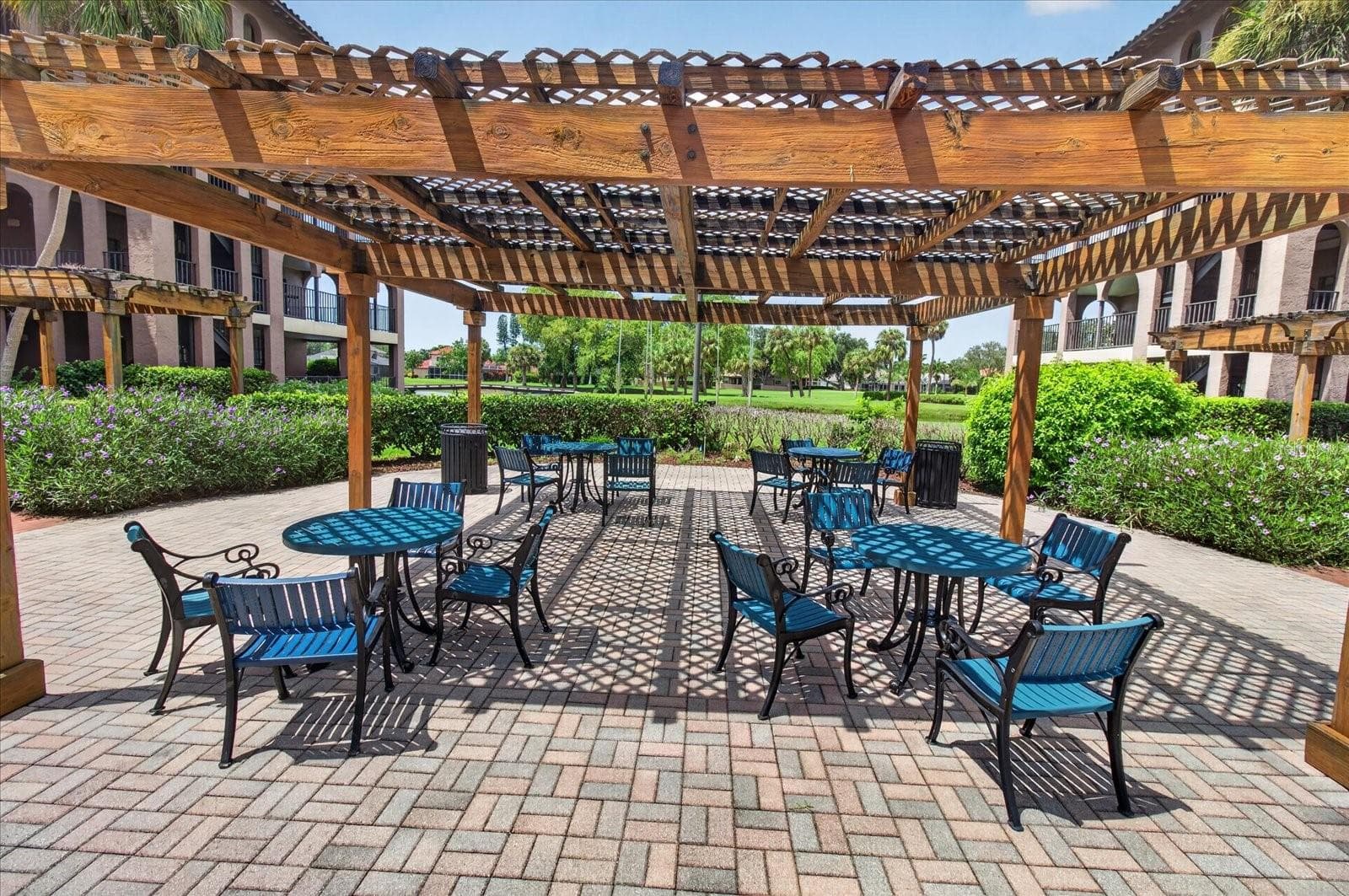 Sun and Visit Under the Pergola - 6100 GULFPORT BLVD S #401, GULFPORT