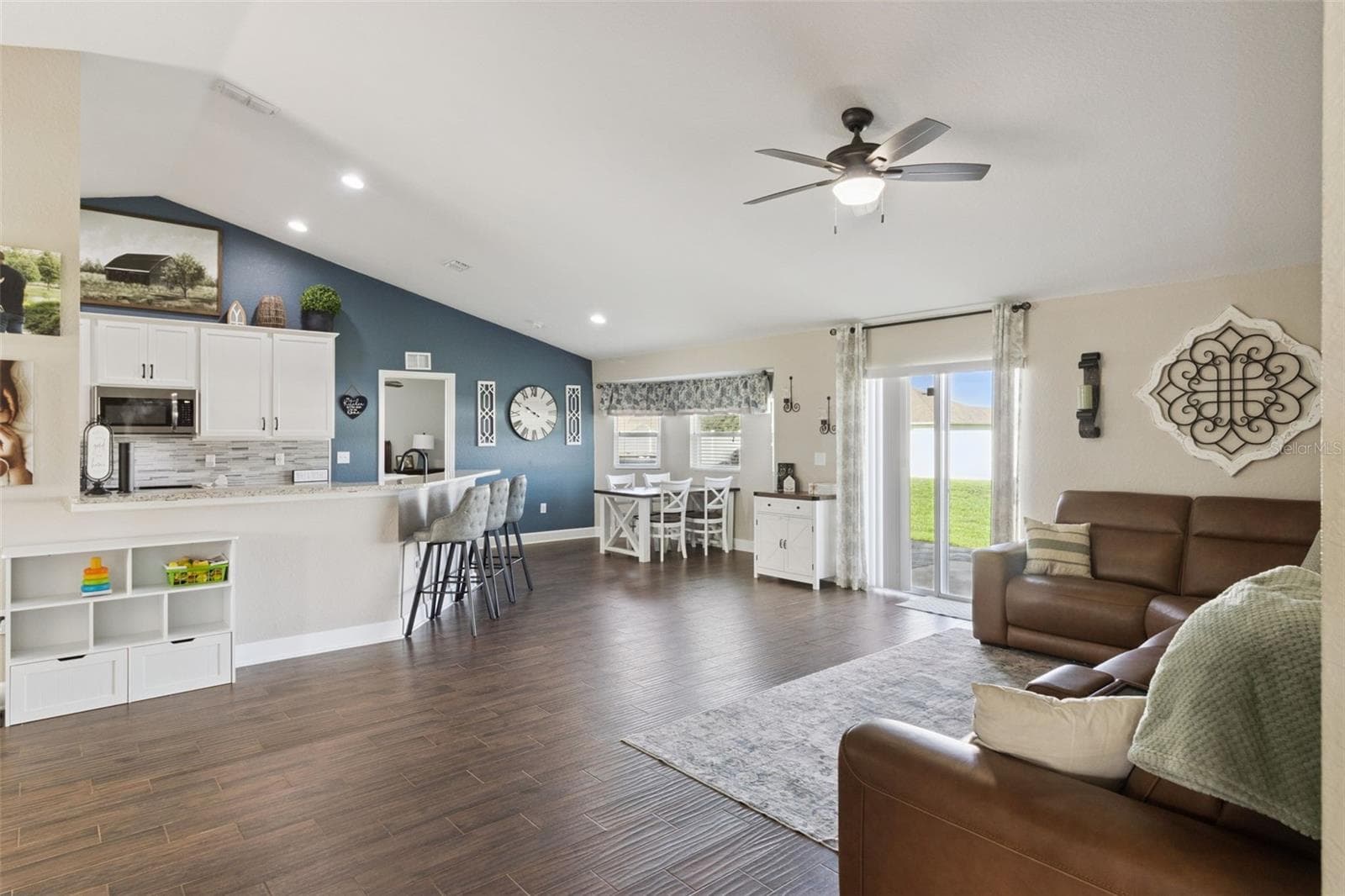 Single Family Residence at 925 LOCHLAND LOOP, BARTOW, photo 4 of 46
