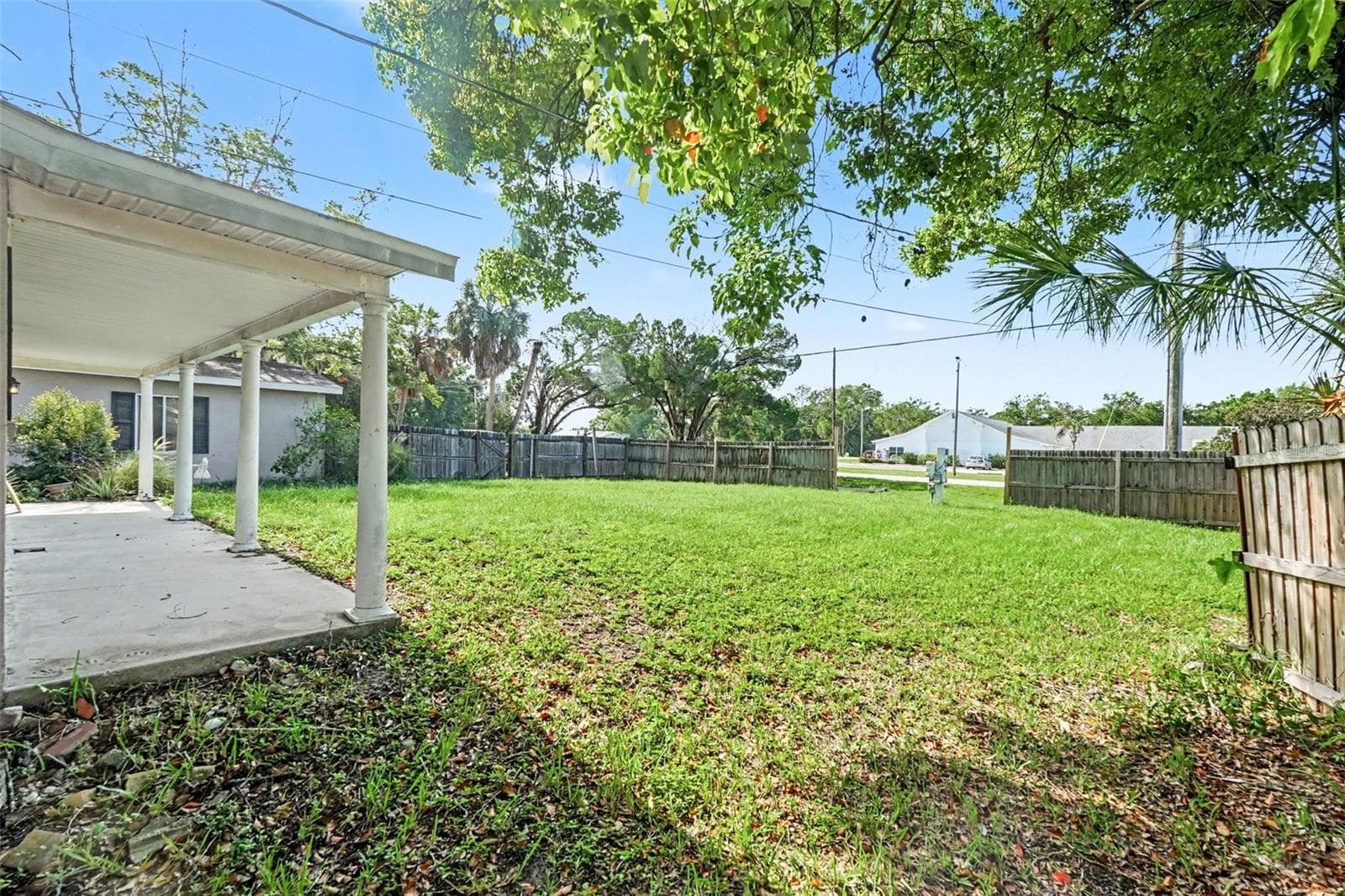 Single Family Residence at 805 W COLLEGE AVE, RUSKIN, photo 8 of 36