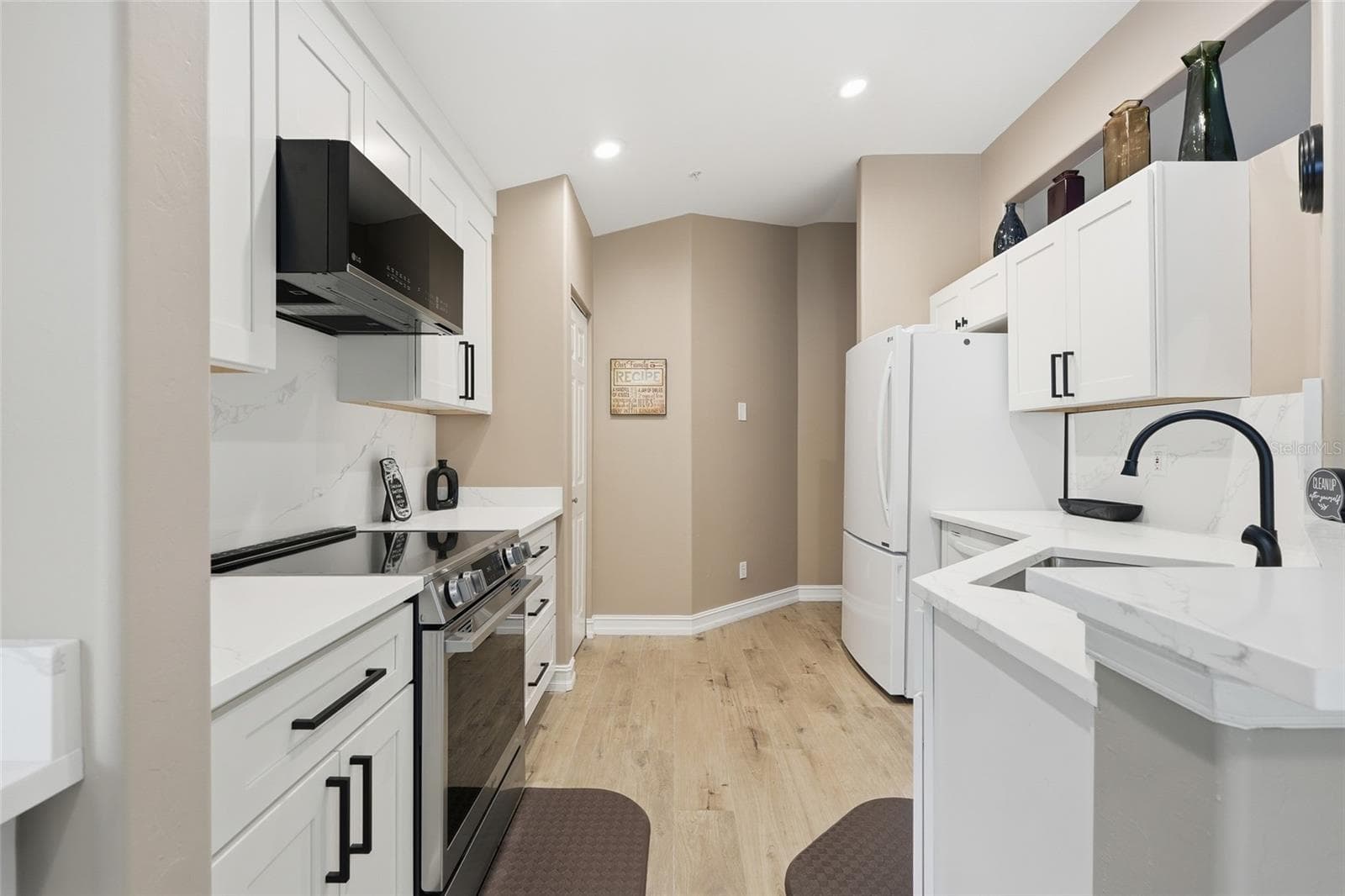Condominium at 710 TARPON COVE DR #203, NAPLES, photo 16 of 41
