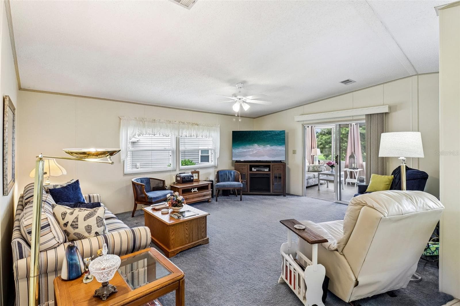Open to Family Room - 25120 CLIFFORD HL, LEESBURG