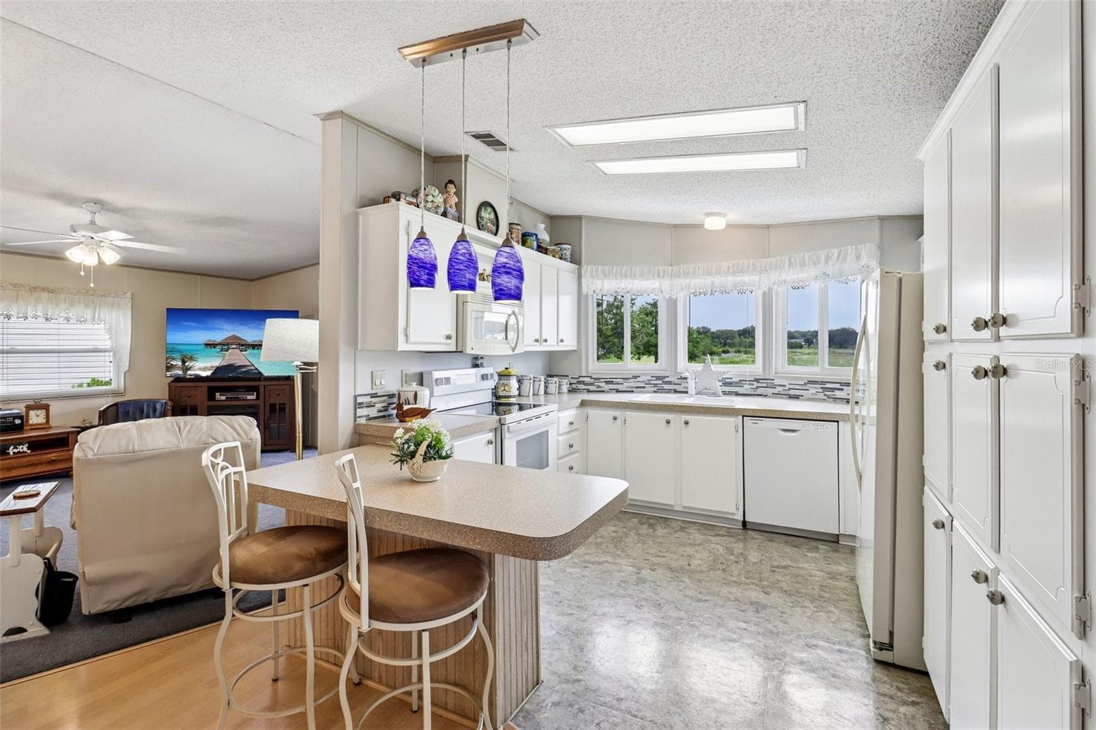 Manufactured Home at 25120 CLIFFORD HL, LEESBURG, photo 15 of 66
