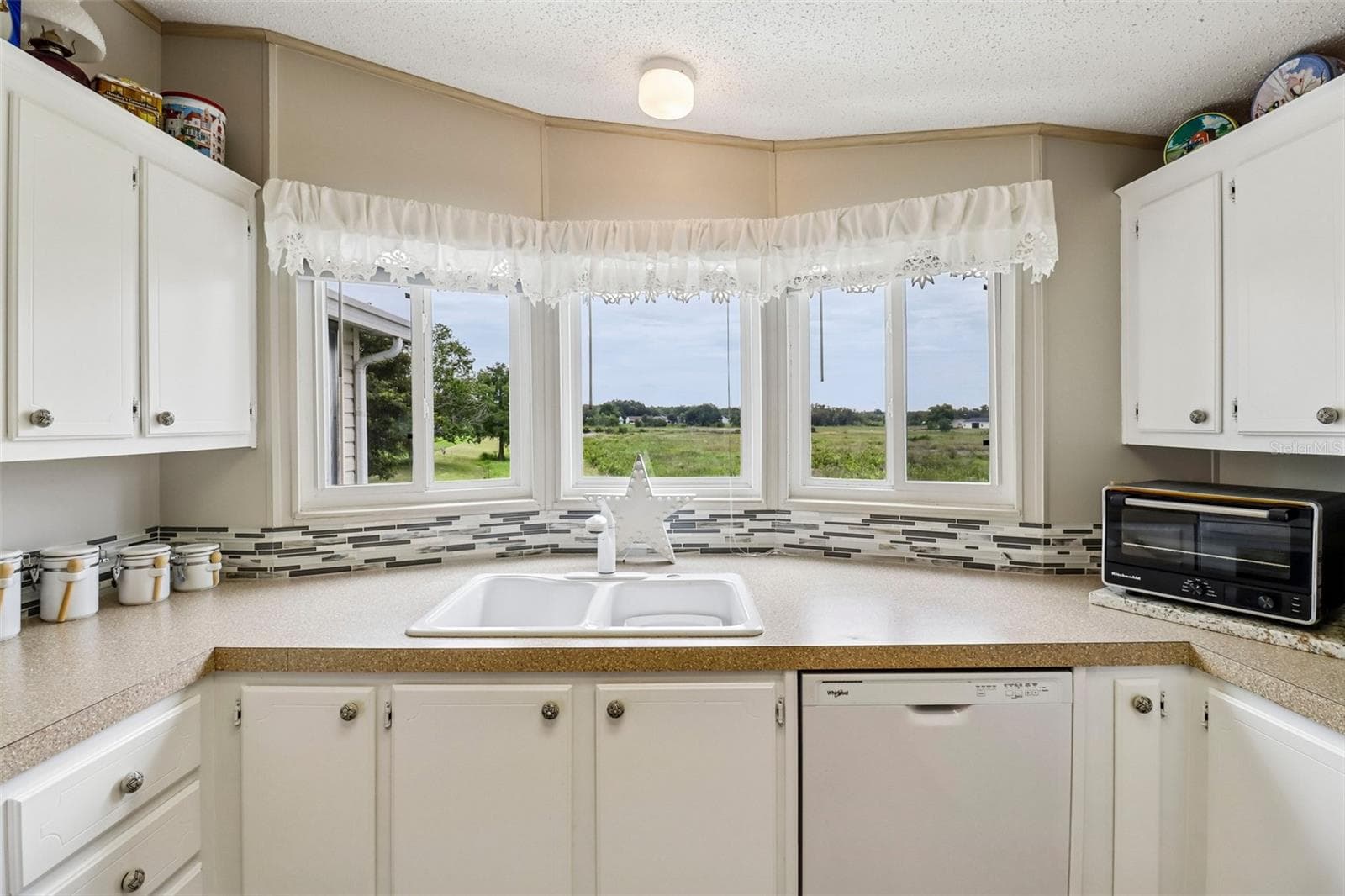 Sunny Bay Window - 25120 CLIFFORD HL, LEESBURG