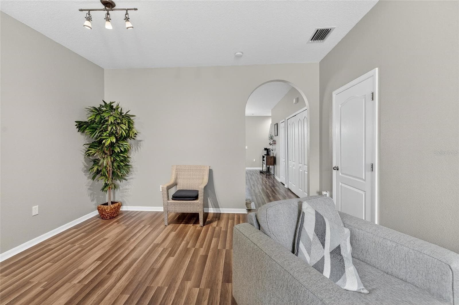 Townhouse at 2052 GREENWOOD VALLEY DR, PLANT CITY, photo 6 of 52