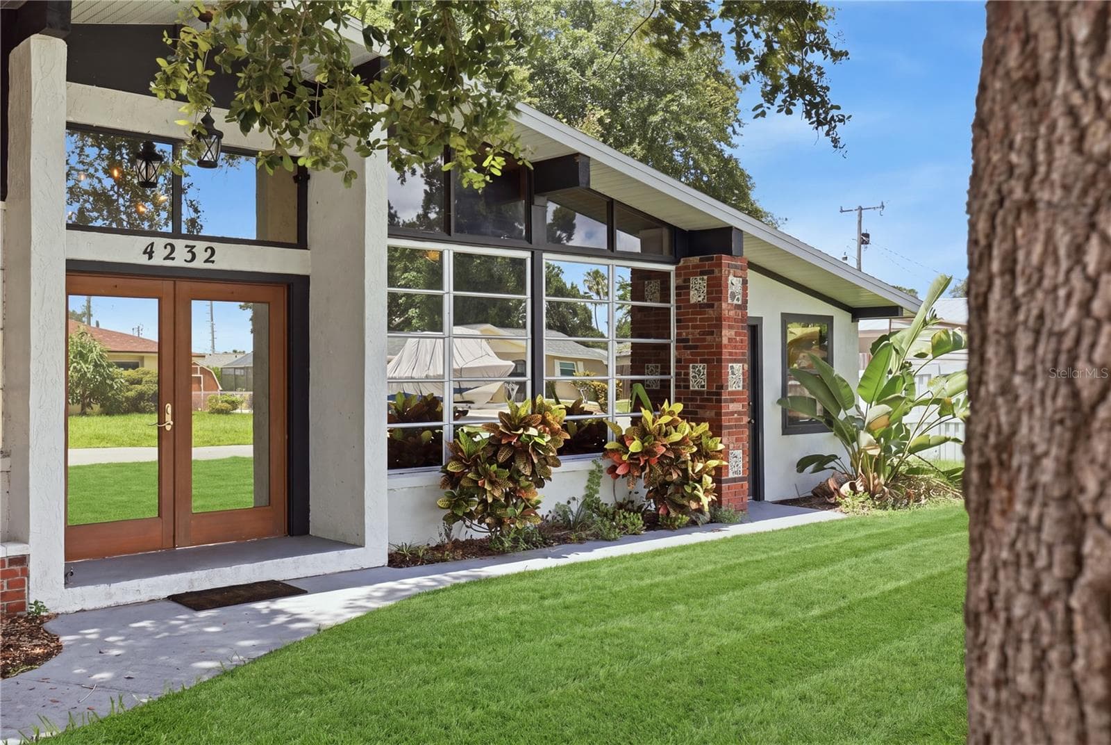 Single Family Residence at 4232 PANDORA RD, VENICE, photo 4 of 36