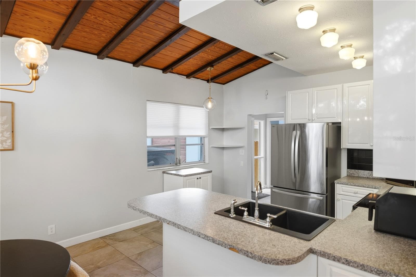 Single Family Residence at 4232 PANDORA RD, VENICE, photo 14 of 36