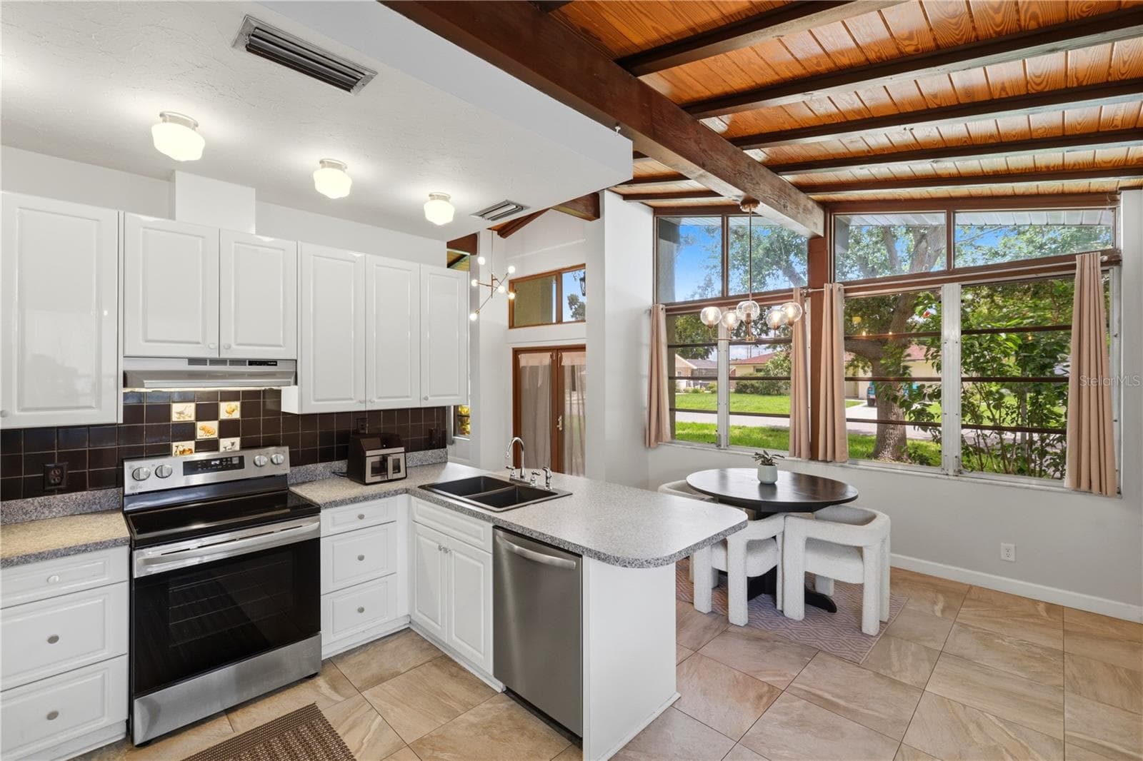 Single Family Residence at 4232 PANDORA RD, VENICE, photo 16 of 36