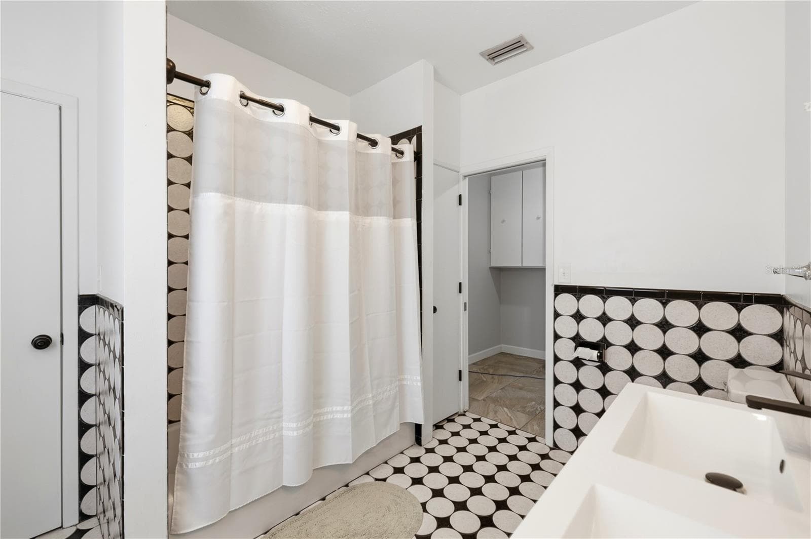 Bathroom 2 - 4232 PANDORA RD, VENICE