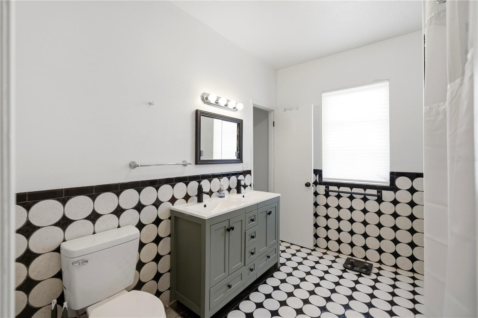 Bathroom 2 - 4232 PANDORA RD, VENICE