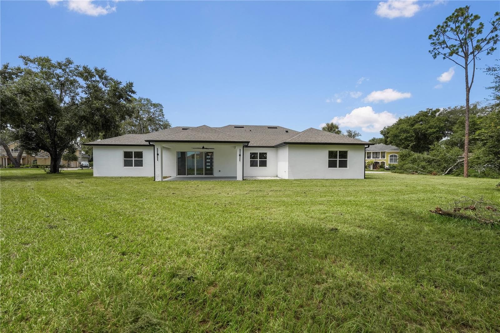 Expansive backyard offering plenty of outdoor space. - 9531 MID SUMMER LN, LEESBURG
