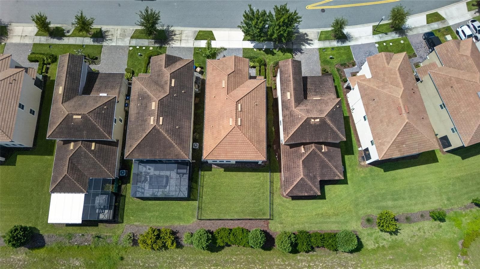 Fully fenced lot, no rear neighbors with golf course views. - 8813 BETH PAGE LN, DAVENPORT