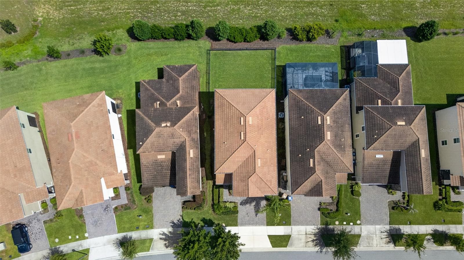 Fully fenced lot, no rear neighbors with golf course views. - 8813 BETH PAGE LN, DAVENPORT
