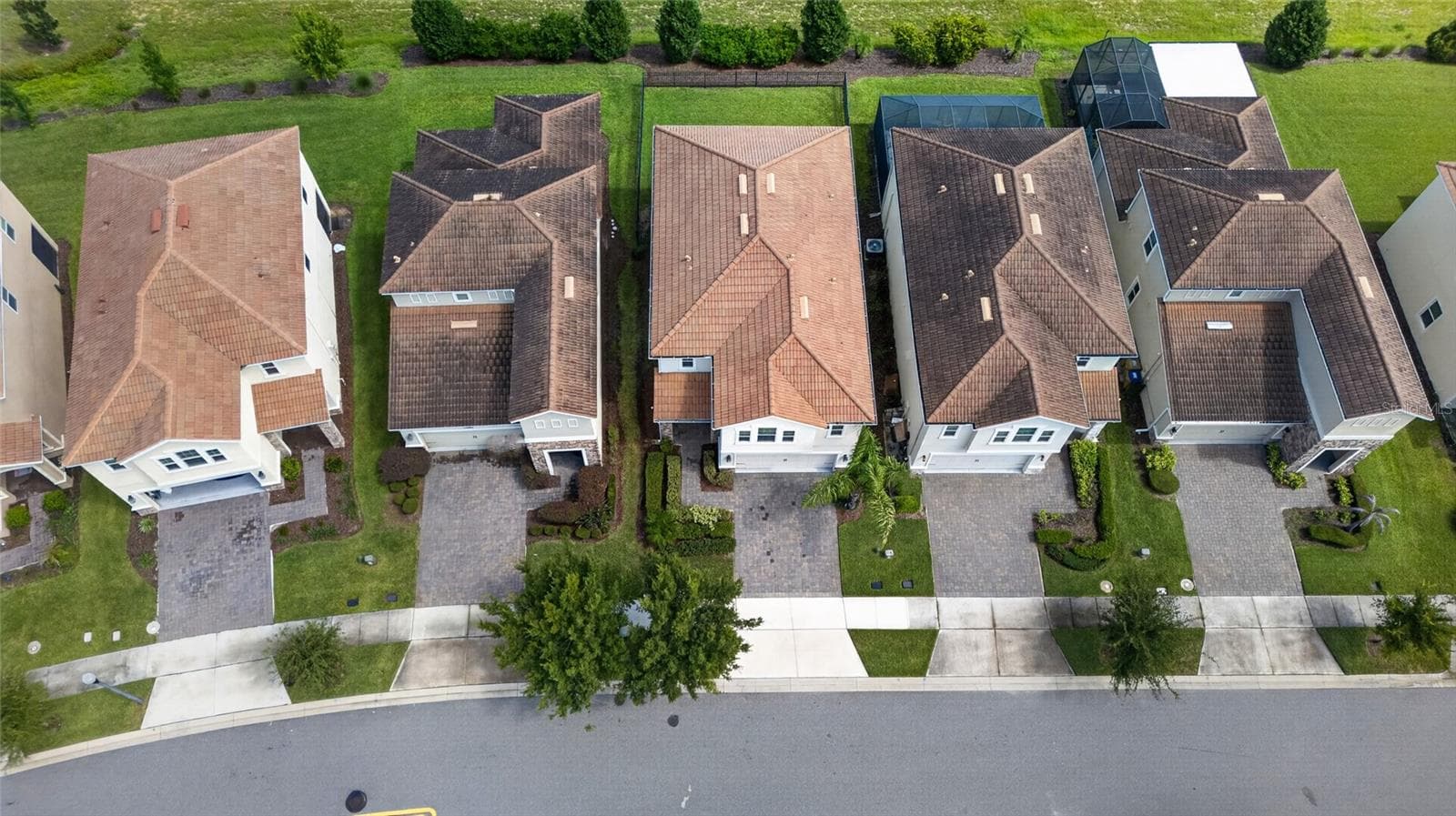 Fully fenced lot, no rear neighbors with golf course views. - 8813 BETH PAGE LN, DAVENPORT