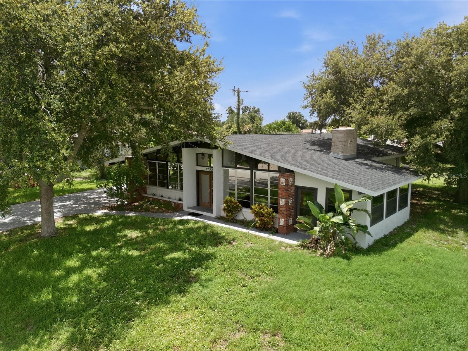 Front of home with actual representation of front yard - 4232 PANDORA RD, VENICE