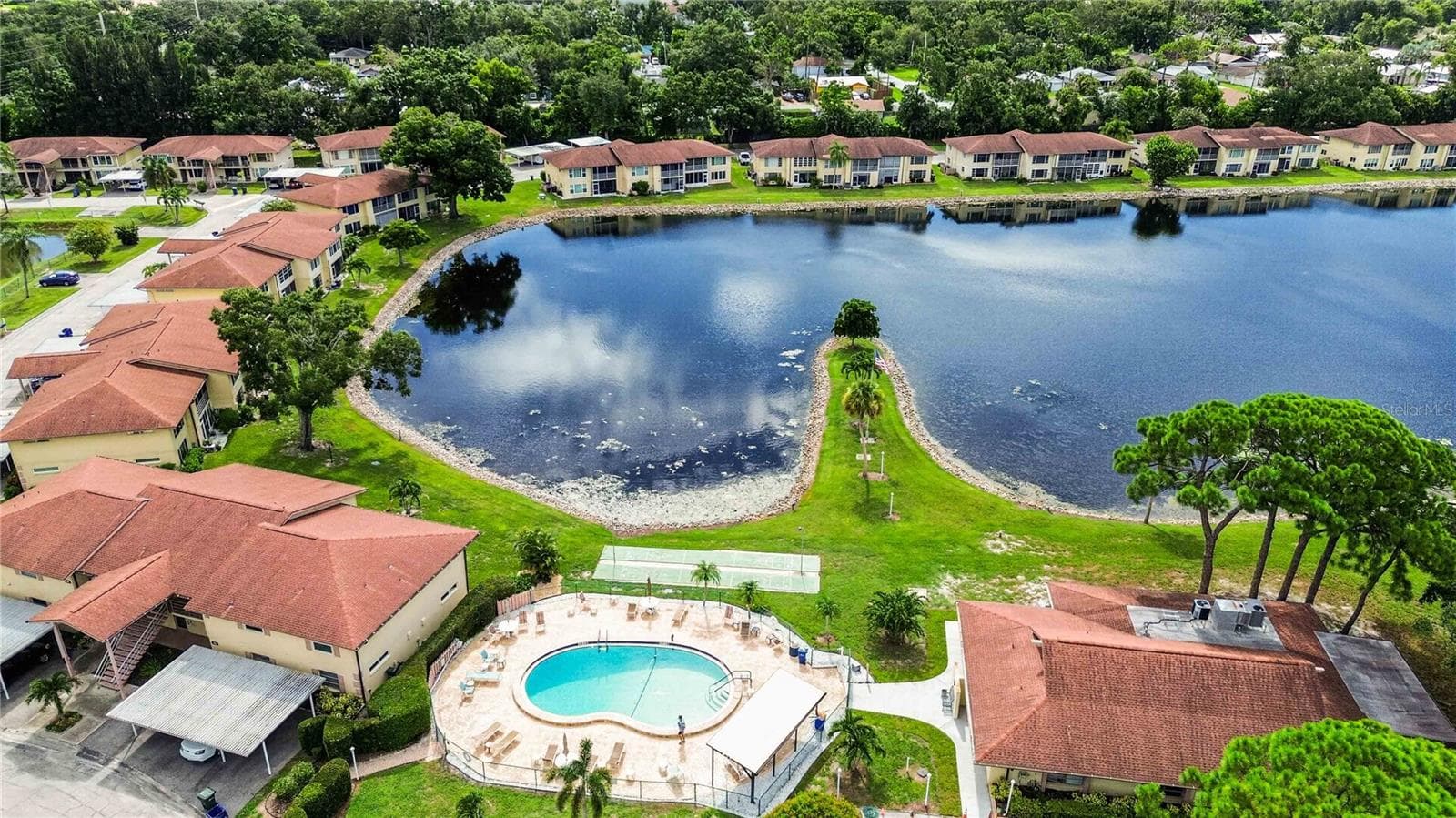 Community pool overlooking the lake - 4565 TIPPECANOE TRL #22, SARASOTA