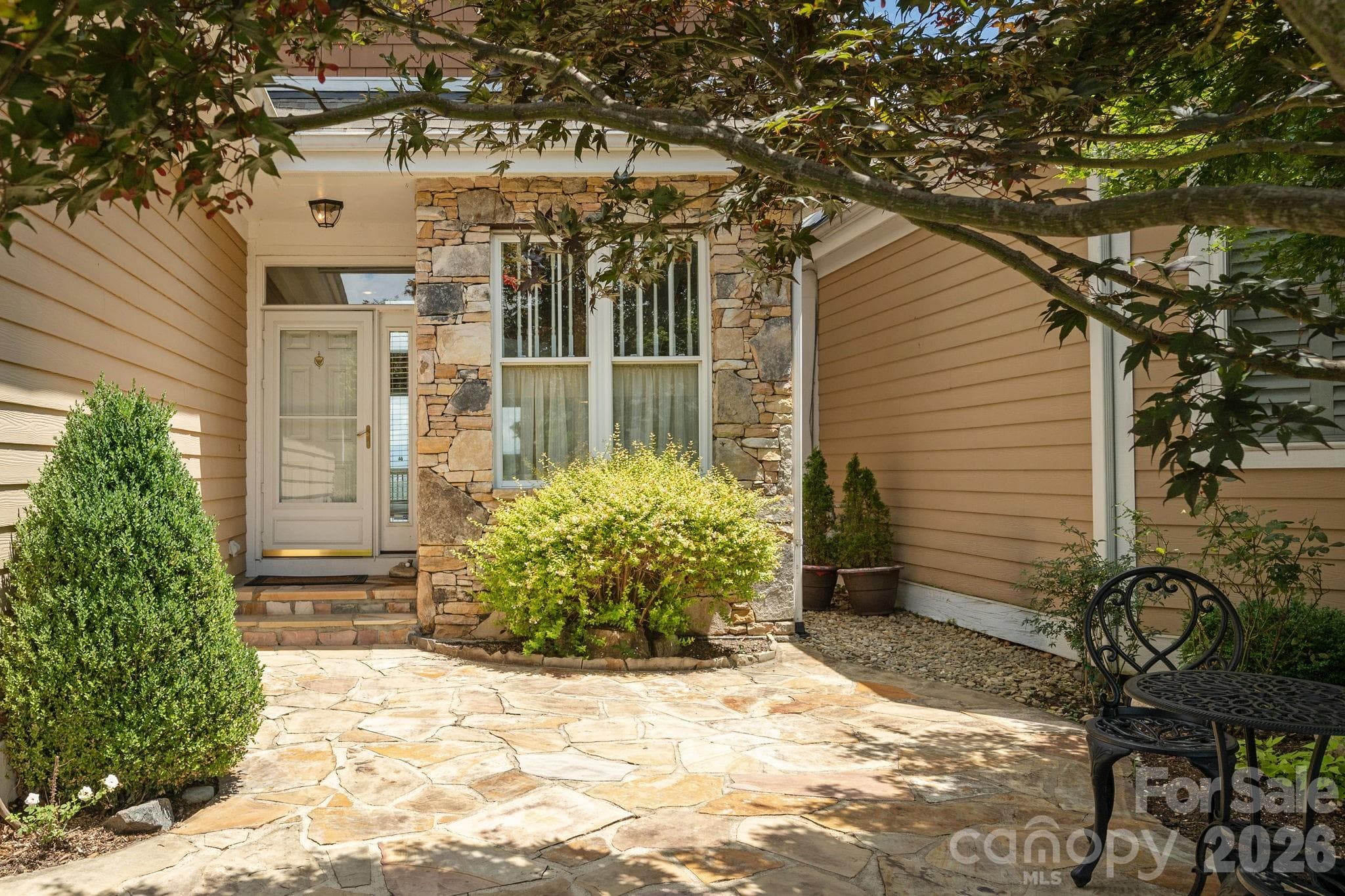 Front Entry - 20 N Mission Hills Court, Mills River