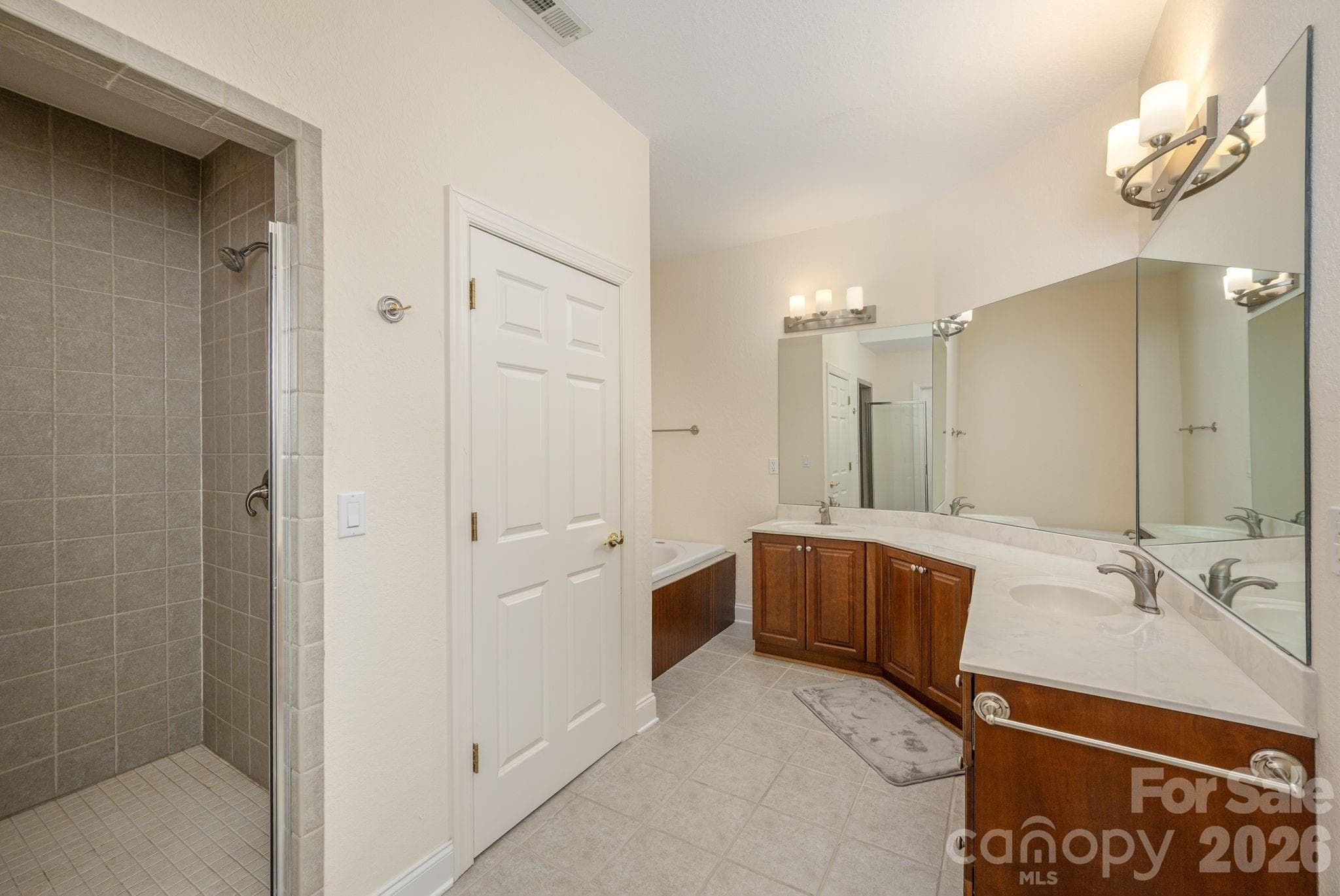 Bath 3 - 20 N Mission Hills Court, Mills River