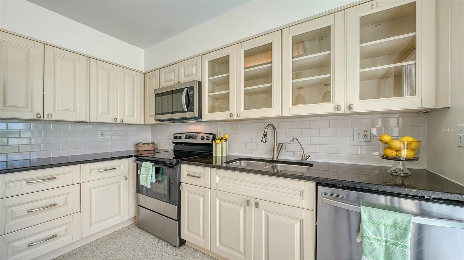 Condominium at 2761 HORSESHOE CT #Q4, SARASOTA, photo 13 of 61